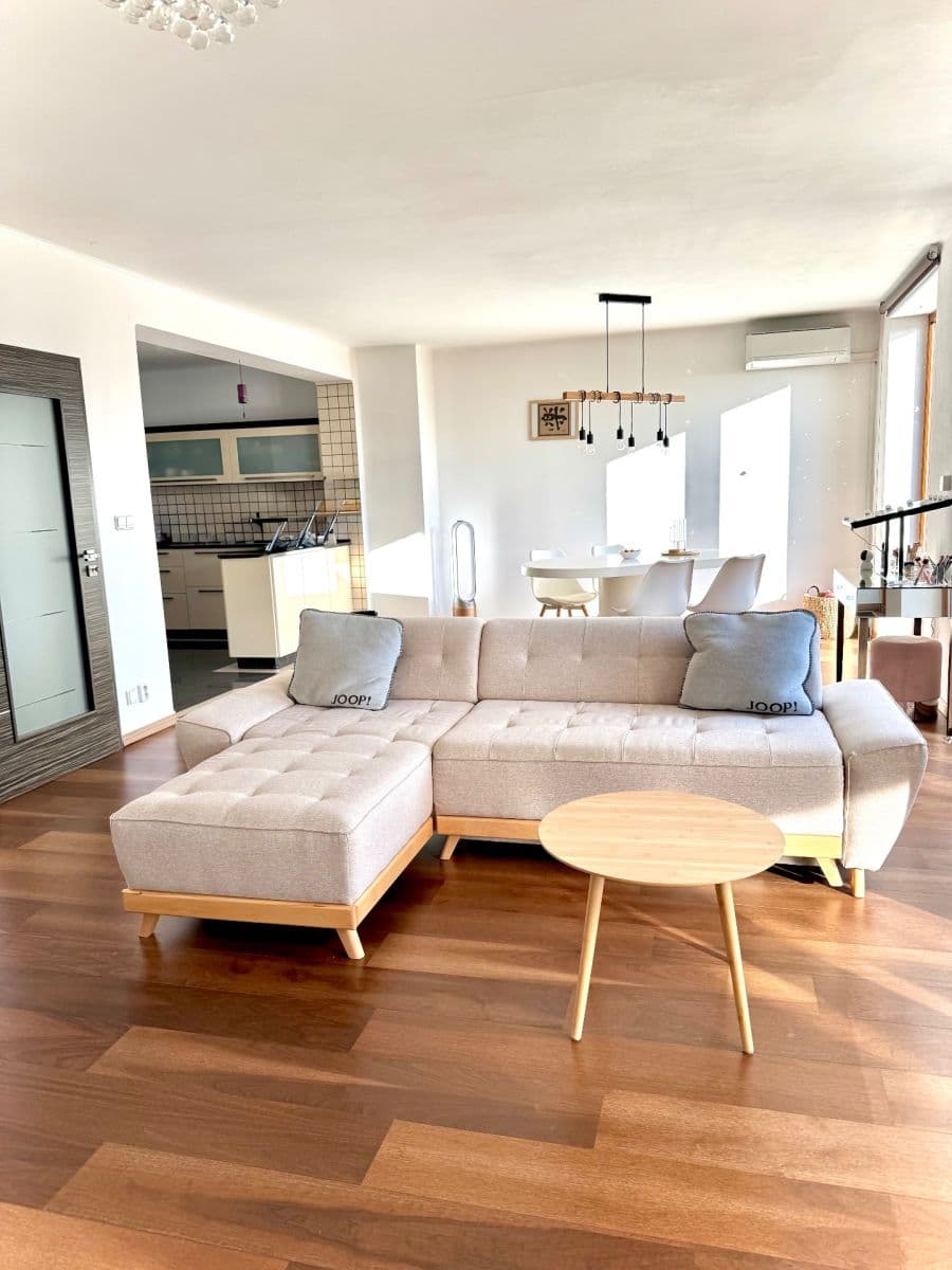 Prodej domu 182 m², pozemek 424 m², Kruhová, Nupaky, Středočeský kraj Prodej domu 182 m², pozemek 424 m², Kruhová, Nupaky, Středočeský kraj