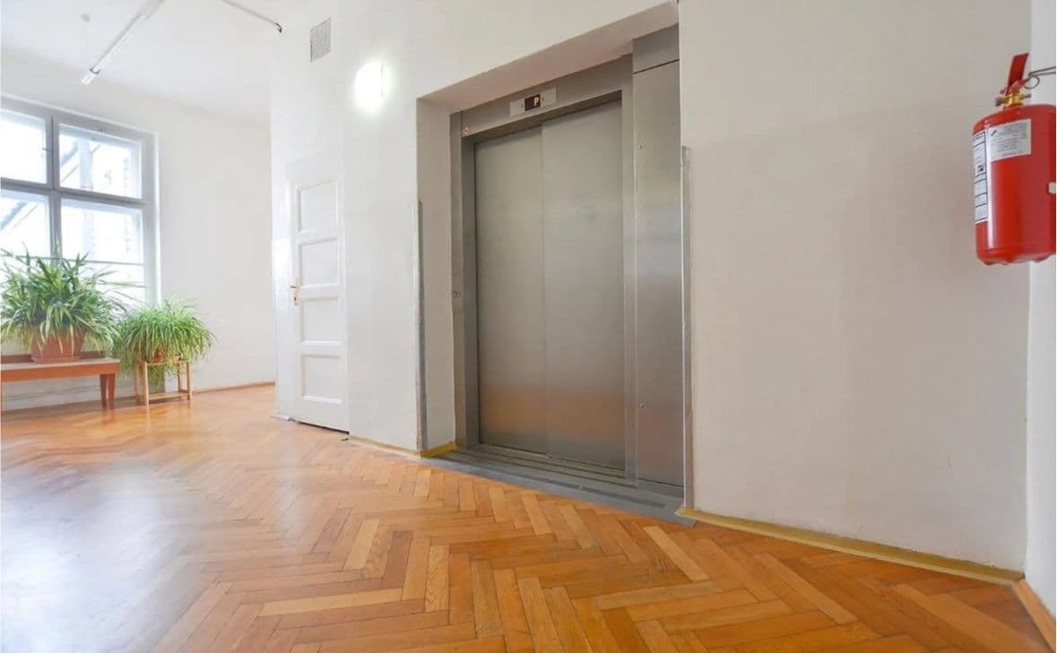 Pronájem kanceláře 45 m², Senovážné náměstí, Praha, Praha Pronájem kanceláře 45 m², Senovážné náměstí, Praha, Praha