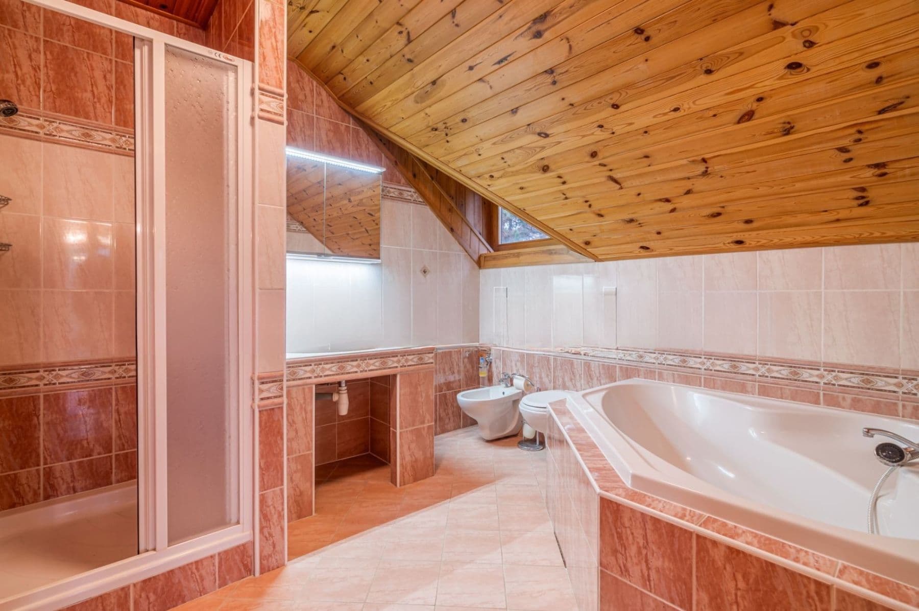 Pronájem domu 250 m², pozemek 10.280 m², Olomouc, Olomoucký kraj Pronájem domu 250 m², pozemek 10.280 m², Olomouc, Olomoucký kraj