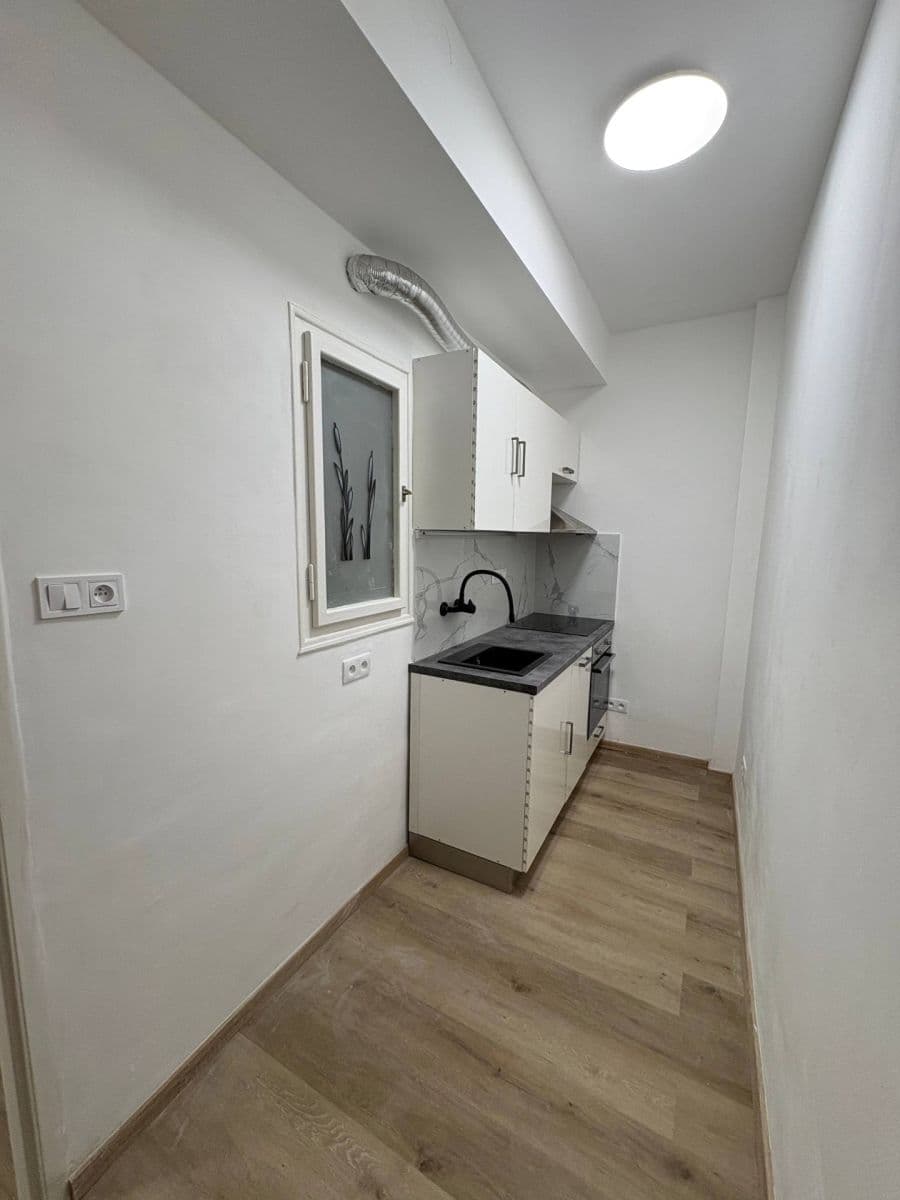 Prodej bytu 1+1 43 m², 5. května, Praha, Praha Prodej bytu 1+1 43 m², 5. května, Praha, Praha