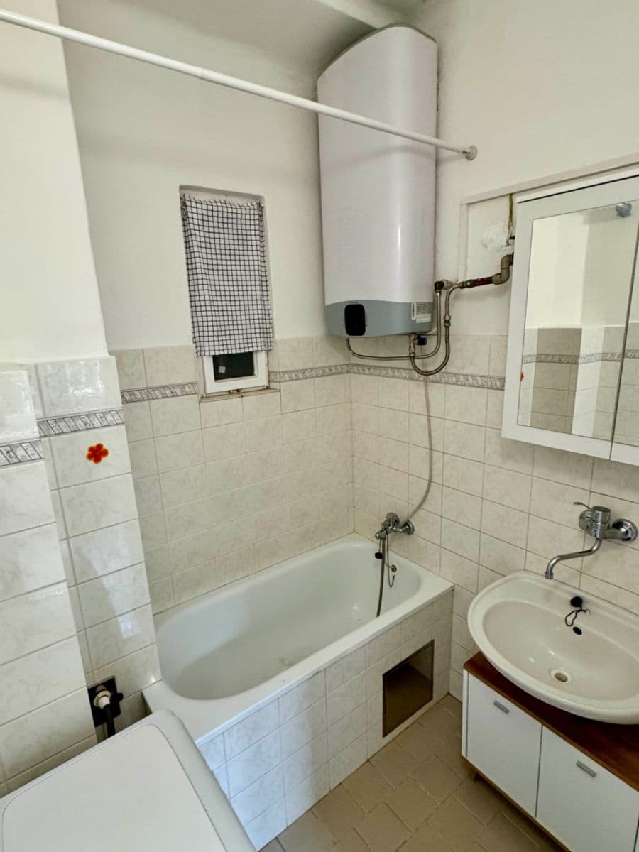 Prodej bytu 1+kk 36 m², Na Jezerce, Praha, Praha Prodej bytu 1+kk 36 m², Na Jezerce, Praha, Praha