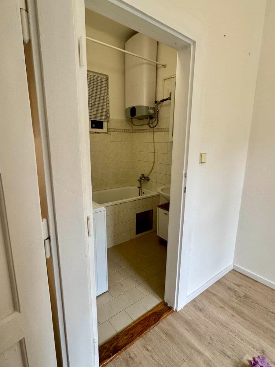 Prodej bytu 1+kk 36 m², Na Jezerce, Praha, Praha Prodej bytu 1+kk 36 m², Na Jezerce, Praha, Praha