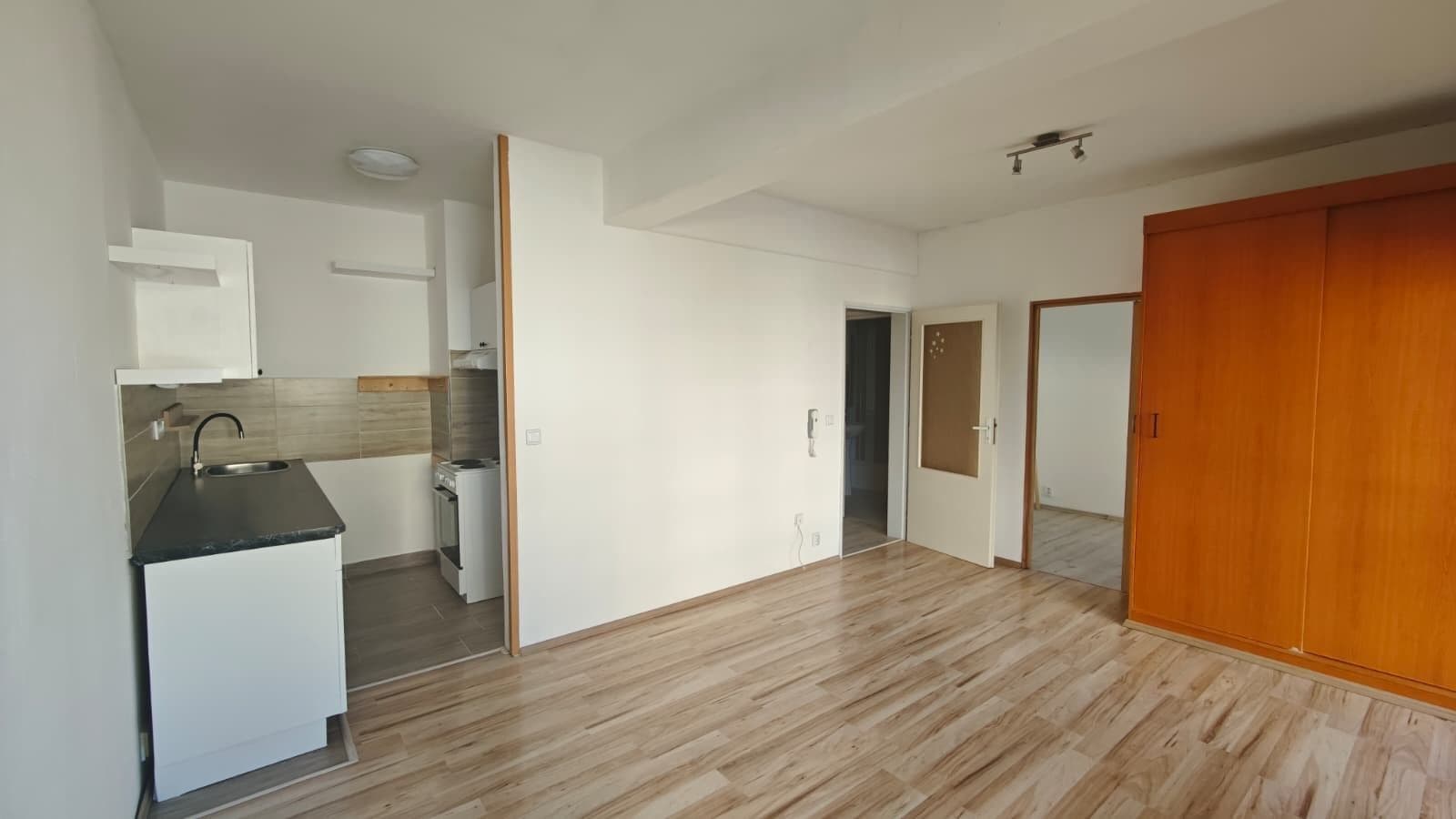 Pronájem bytu 2+kk 34 m², Vojtěcha Lanny, Kladno, Středočeský kraj Pronájem bytu 2+kk 34 m², Vojtěcha Lanny, Kladno, Středočeský kraj