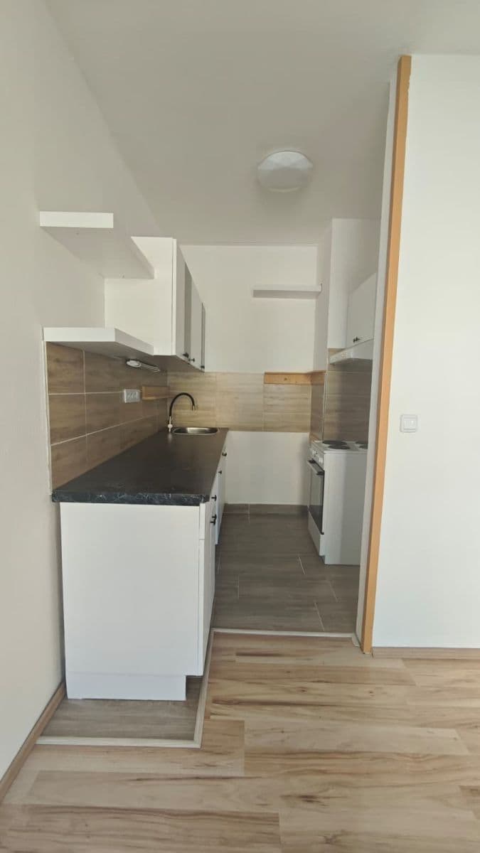 Pronájem bytu 2+kk 34 m², Vojtěcha Lanny, Kladno, Středočeský kraj Pronájem bytu 2+kk 34 m², Vojtěcha Lanny, Kladno, Středočeský kraj