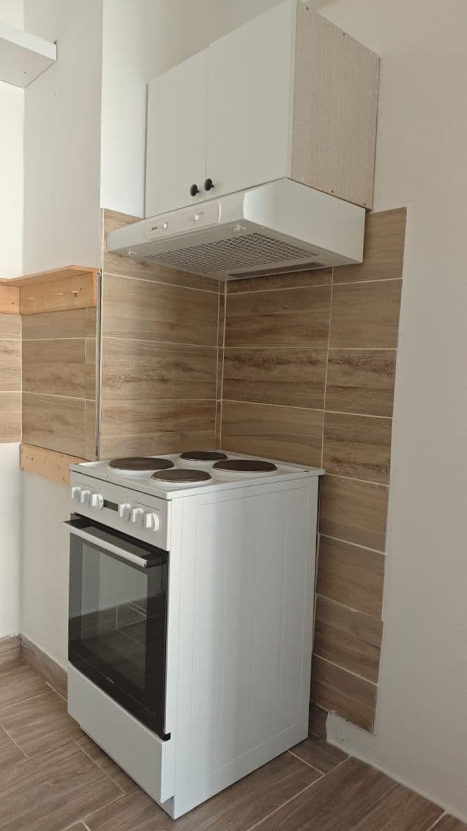 Pronájem bytu 2+kk 34 m², Vojtěcha Lanny, Kladno, Středočeský kraj Pronájem bytu 2+kk 34 m², Vojtěcha Lanny, Kladno, Středočeský kraj