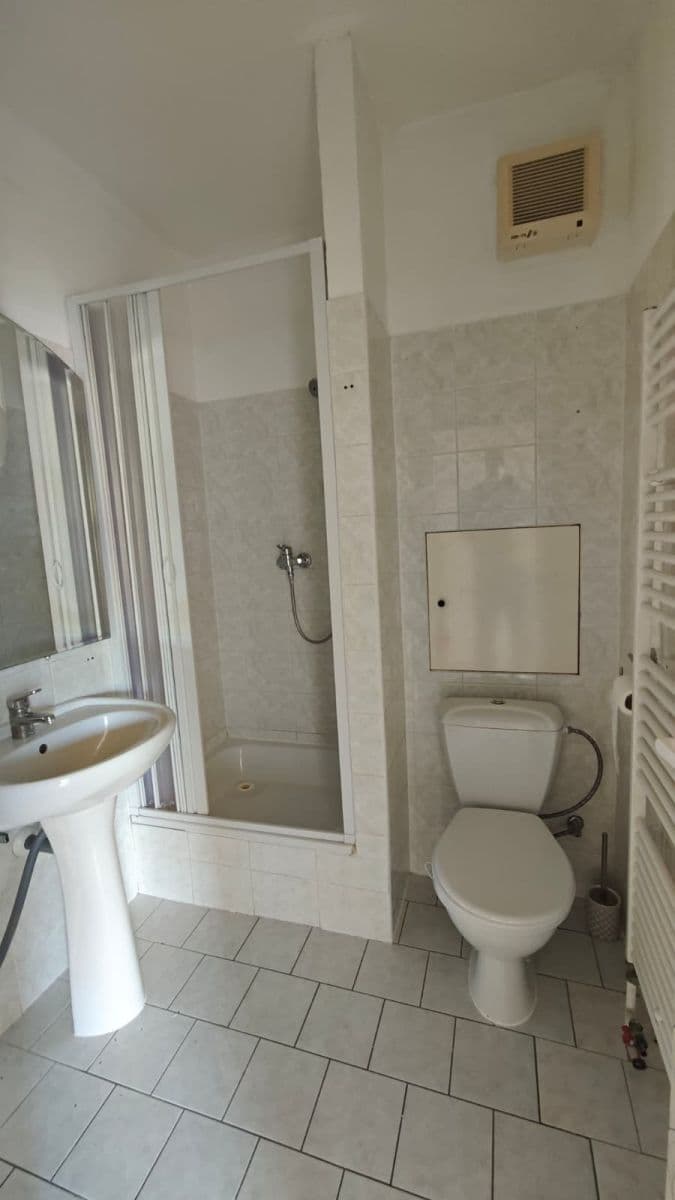 Pronájem bytu 2+kk 34 m², Vojtěcha Lanny, Kladno, Středočeský kraj Pronájem bytu 2+kk 34 m², Vojtěcha Lanny, Kladno, Středočeský kraj