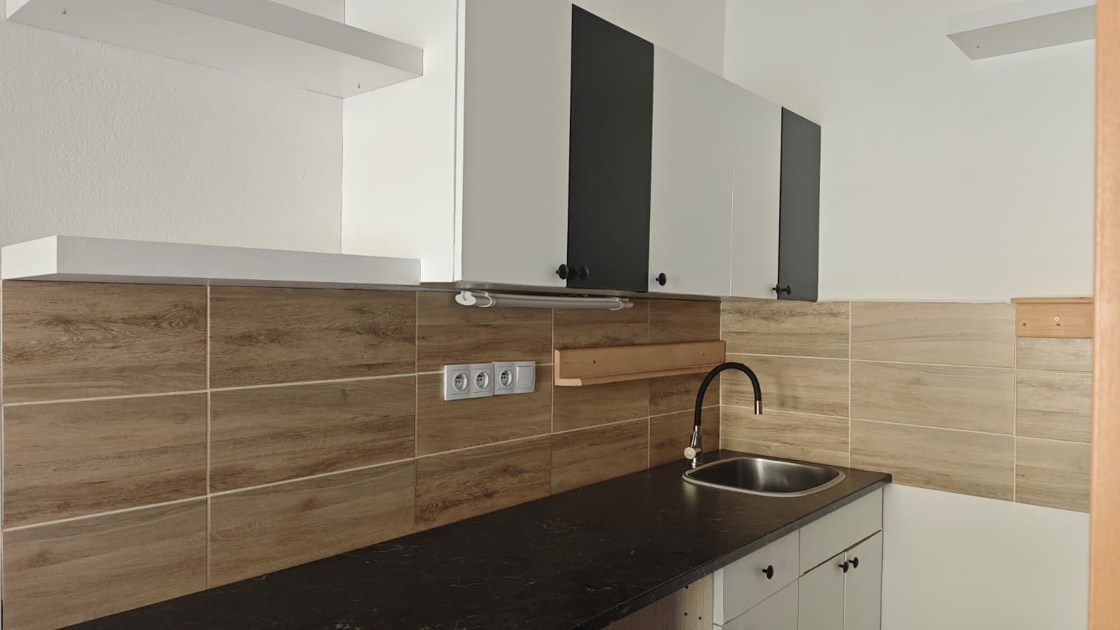 Pronájem bytu 2+kk 34 m², Vojtěcha Lanny, Kladno, Středočeský kraj Pronájem bytu 2+kk 34 m², Vojtěcha Lanny, Kladno, Středočeský kraj