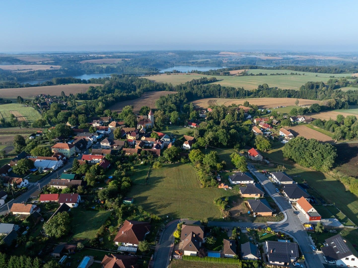 Prodej pozemku 1.360 m², Hněvkovice, Kraj Vysočina Prodej pozemku 1.360 m², Hněvkovice, Kraj Vysočina
