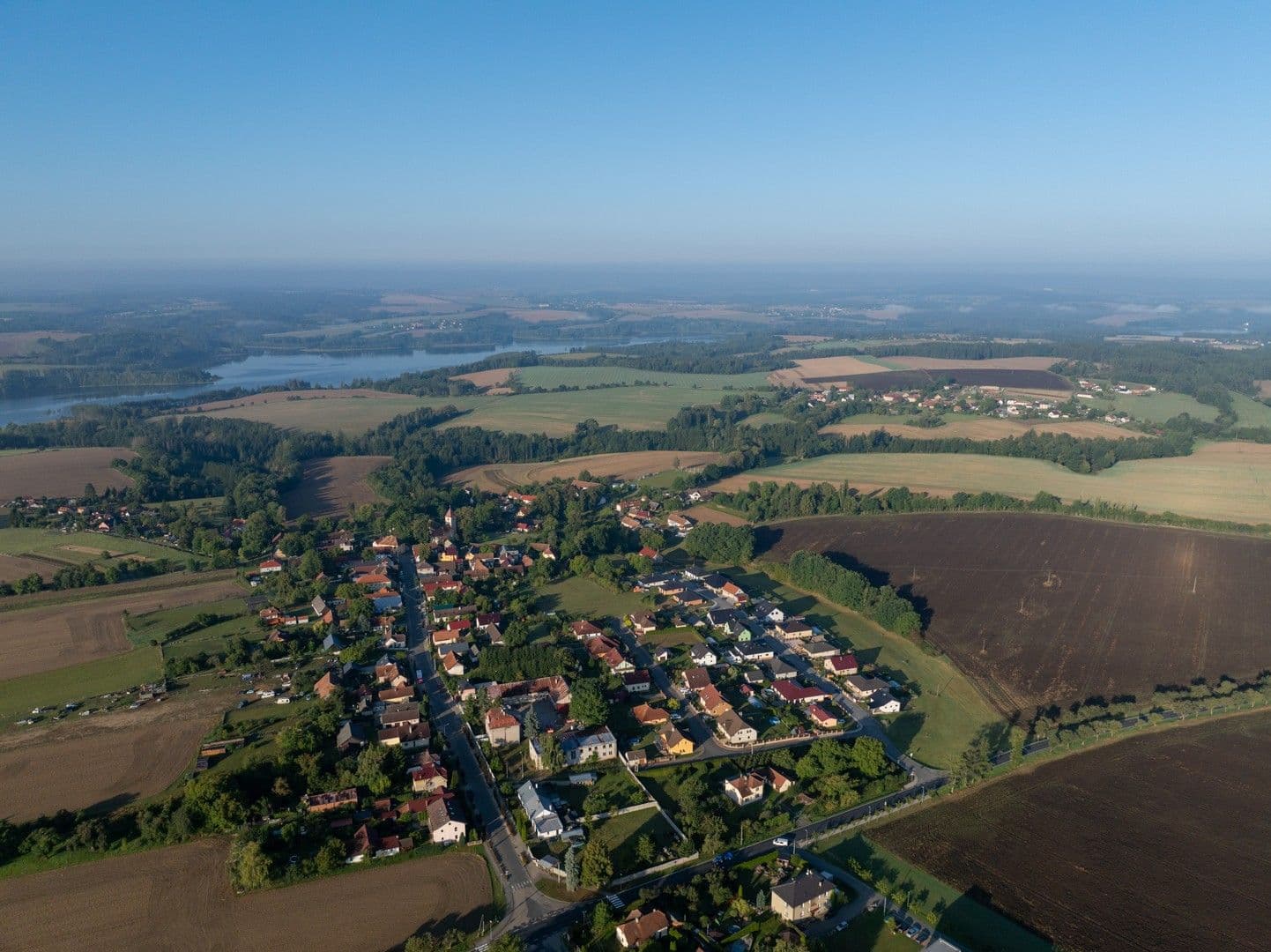 Prodej pozemku 1.360 m², Hněvkovice, Kraj Vysočina Prodej pozemku 1.360 m², Hněvkovice, Kraj Vysočina