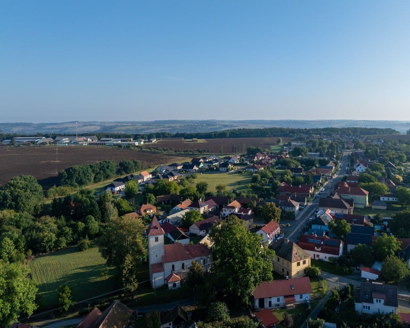 Prodej pozemku 1.360 m², Hněvkovice, Kraj Vysočina Prodej pozemku 1.360 m², Hněvkovice, Kraj Vysočina