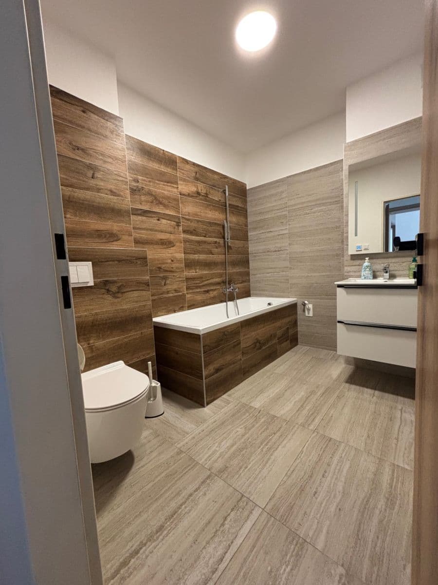 Pronájem bytu 3+1 150 m², Lipenská, Olomouc, Olomoucký kraj Pronájem bytu 3+1 150 m², Lipenská, Olomouc, Olomoucký kraj
