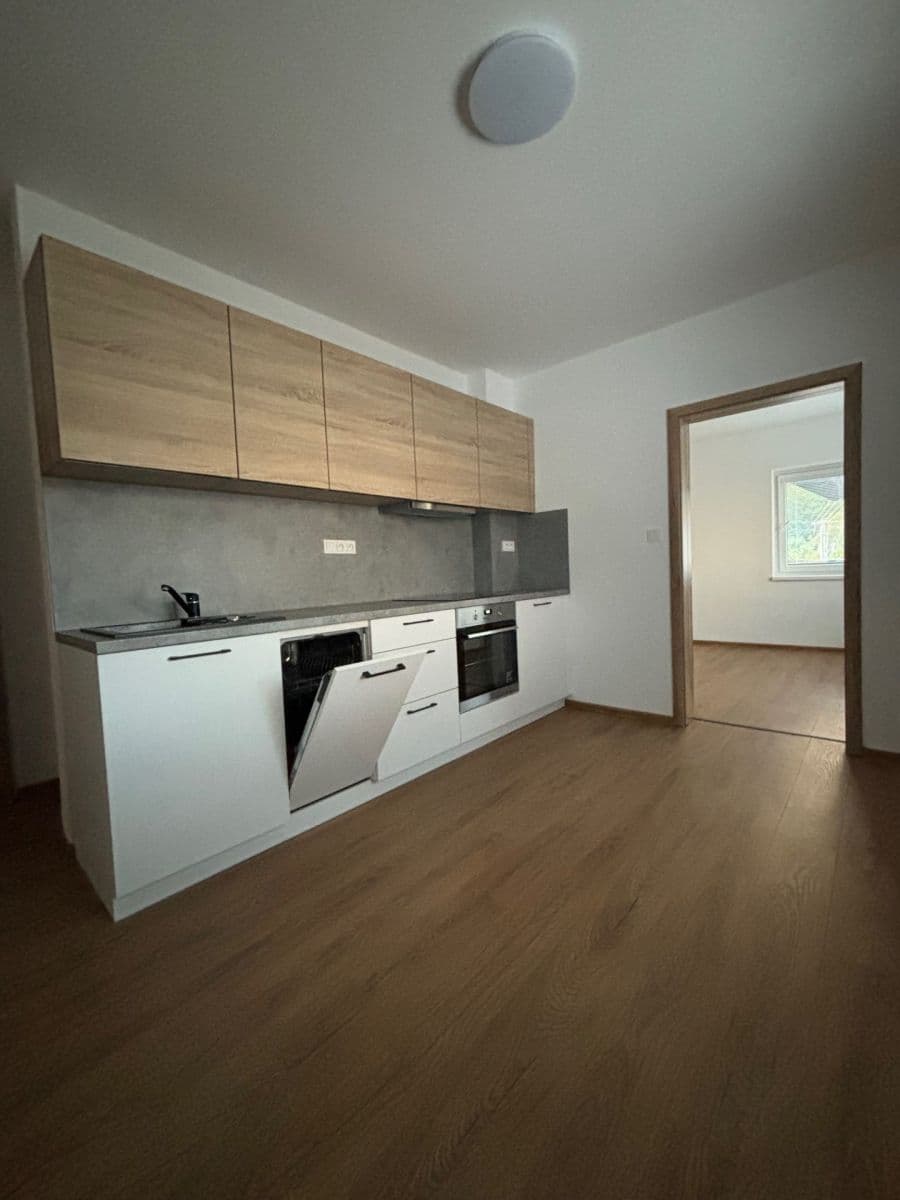 Pronájem bytu 3+1 150 m², Lipenská, Olomouc, Olomoucký kraj Pronájem bytu 3+1 150 m², Lipenská, Olomouc, Olomoucký kraj