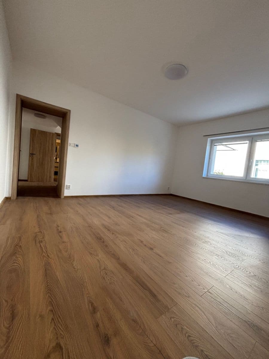 Pronájem bytu 3+1 150 m², Lipenská, Olomouc, Olomoucký kraj Pronájem bytu 3+1 150 m², Lipenská, Olomouc, Olomoucký kraj