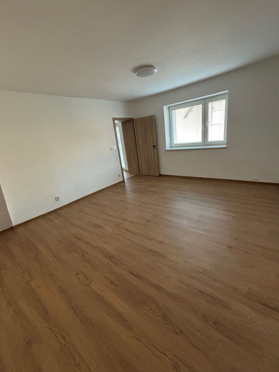 Pronájem bytu 3+1 150 m², Lipenská, Olomouc, Olomoucký kraj Pronájem bytu 3+1 150 m², Lipenská, Olomouc, Olomoucký kraj