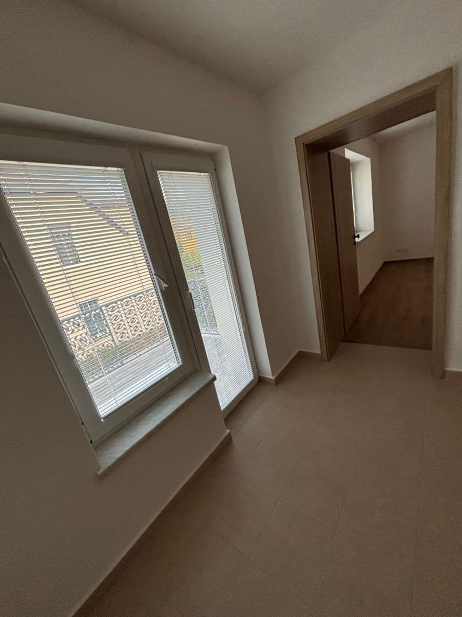 Pronájem bytu 3+1 150 m², Lipenská, Olomouc, Olomoucký kraj Pronájem bytu 3+1 150 m², Lipenská, Olomouc, Olomoucký kraj