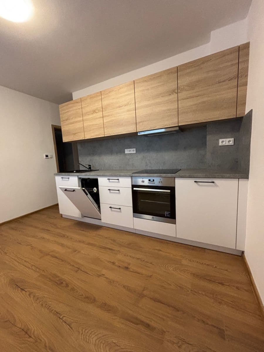 Pronájem bytu 3+1 150 m², Lipenská, Olomouc, Olomoucký kraj Pronájem bytu 3+1 150 m², Lipenská, Olomouc, Olomoucký kraj