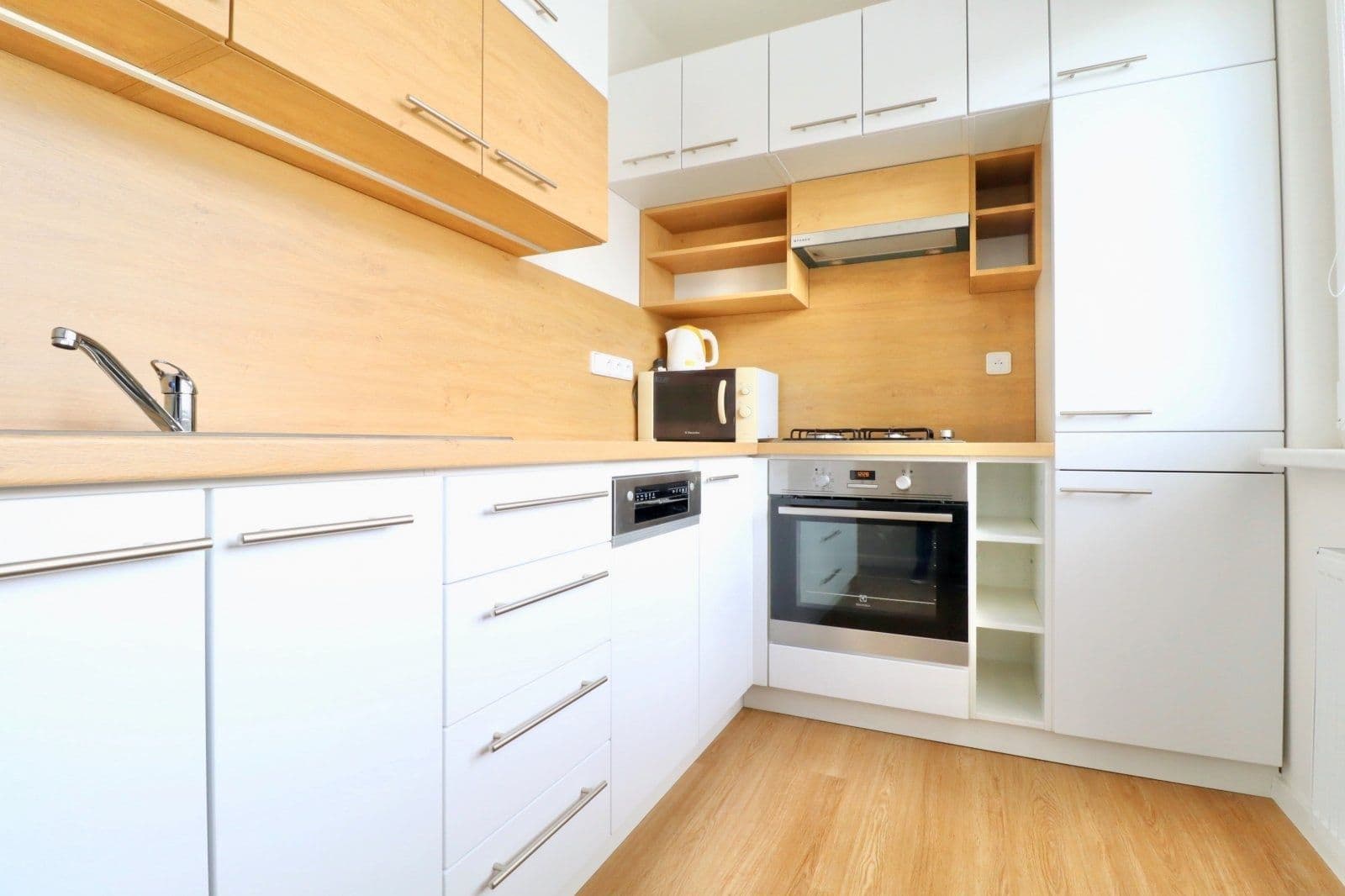 Pronájem bytu 2+1 55 m², Přistoupimská, Praha, Praha Pronájem bytu 2+1 55 m², Přistoupimská, Praha, Praha