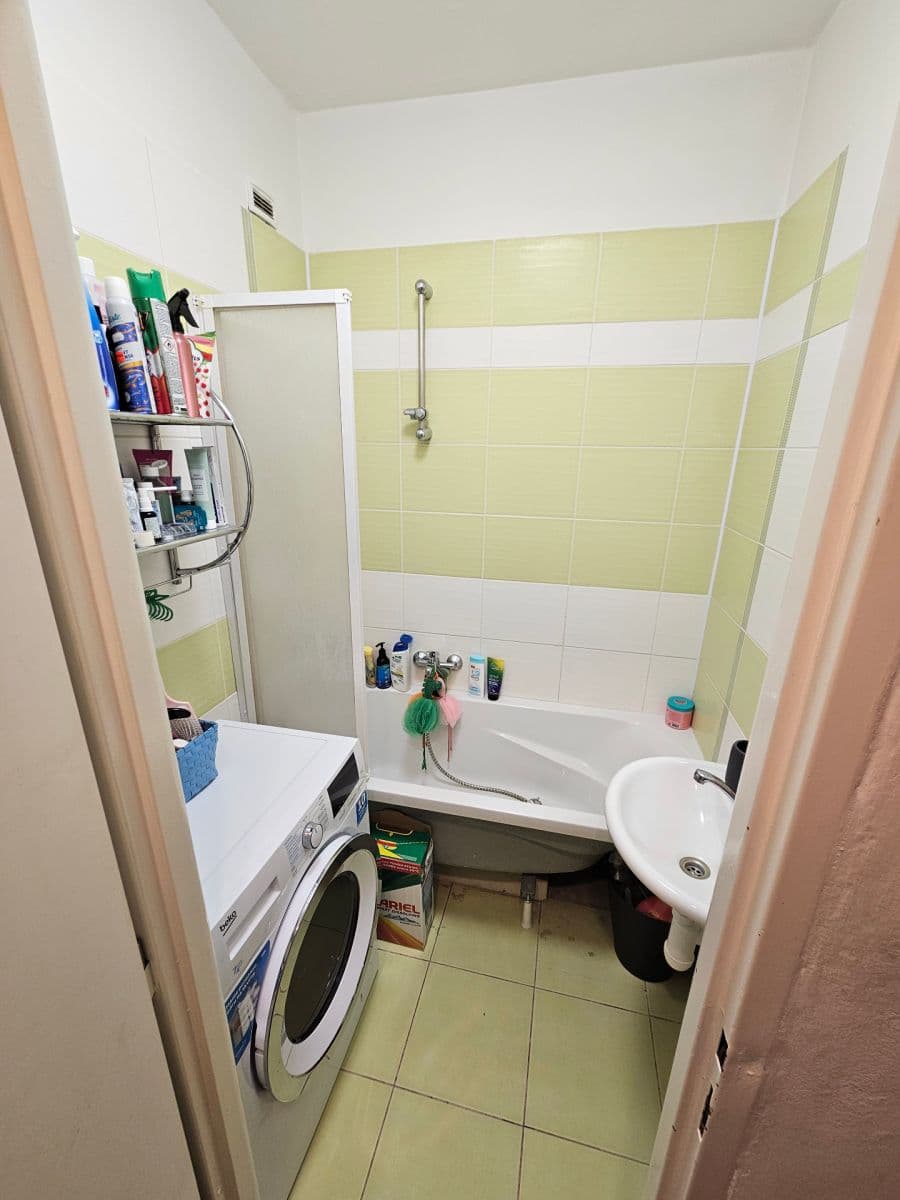 Prodej bytu 2+1 54 m², Lipecká, Praha, Praha Prodej bytu 2+1 54 m², Lipecká, Praha, Praha