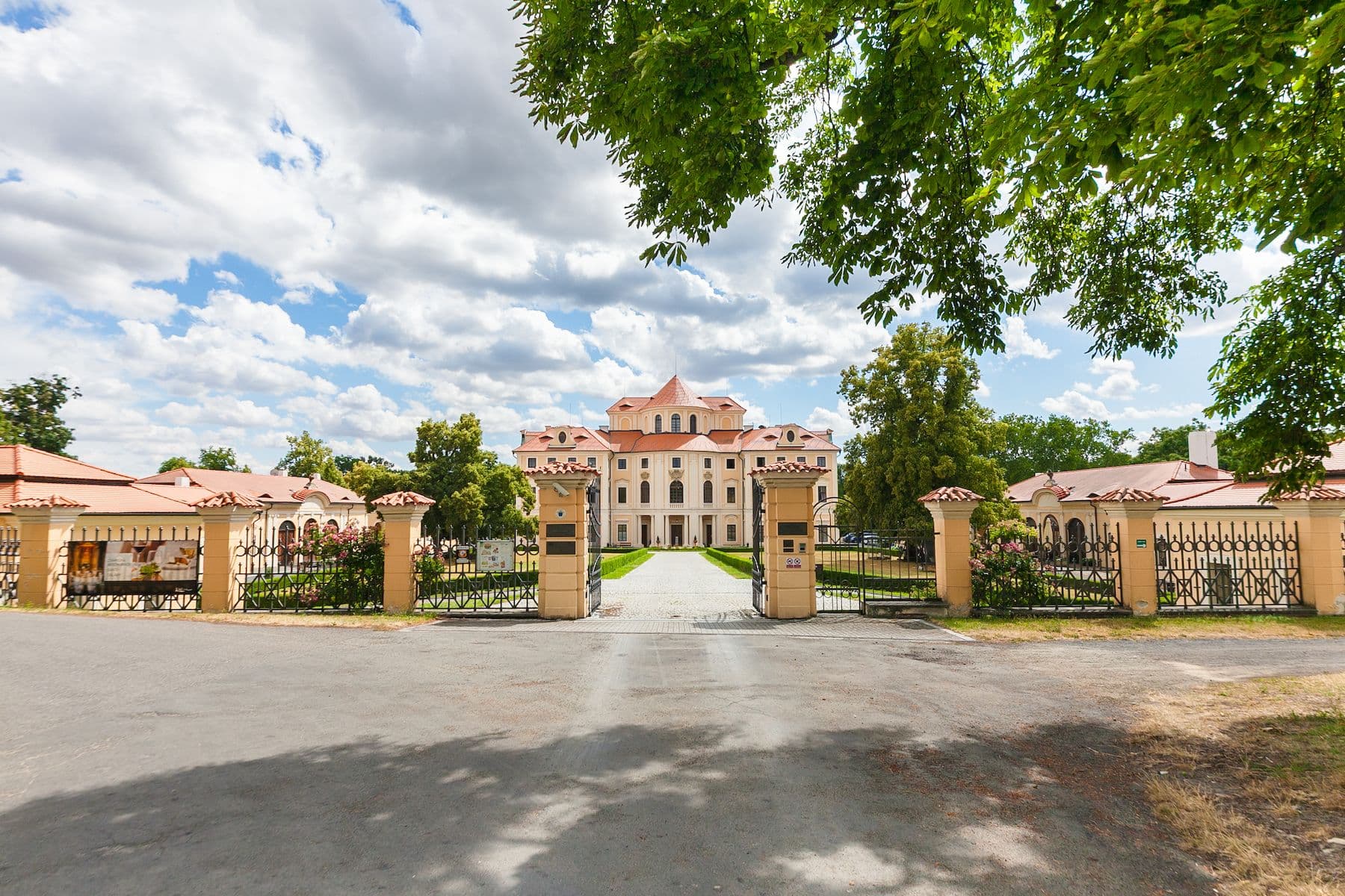 Prodej domu 400 m², pozemek 870 m², Liblice, Středočeský kraj Prodej domu 400 m², pozemek 870 m², Liblice, Středočeský kraj