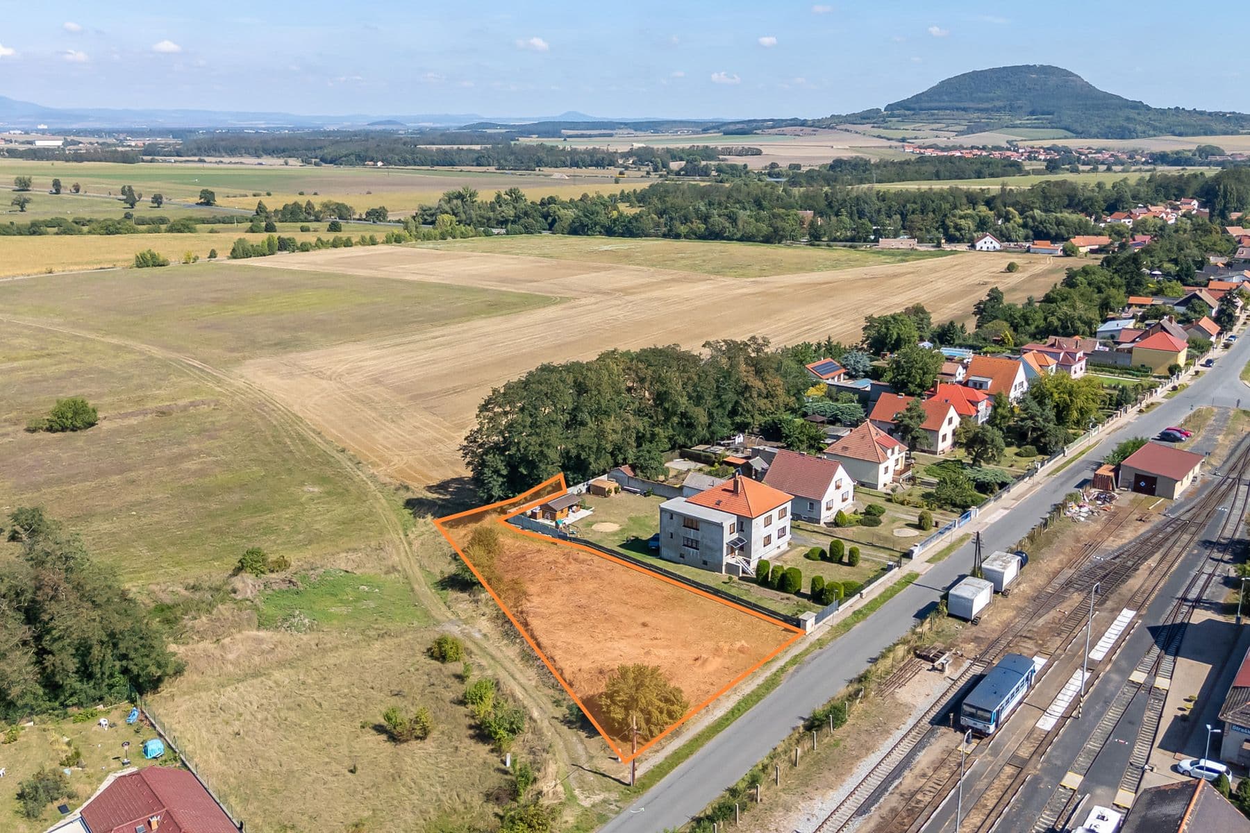 Prodej pozemku 1.528 m², Straškov-Vodochody, Ústecký kraj Prodej pozemku 1.528 m², Straškov-Vodochody, Ústecký kraj