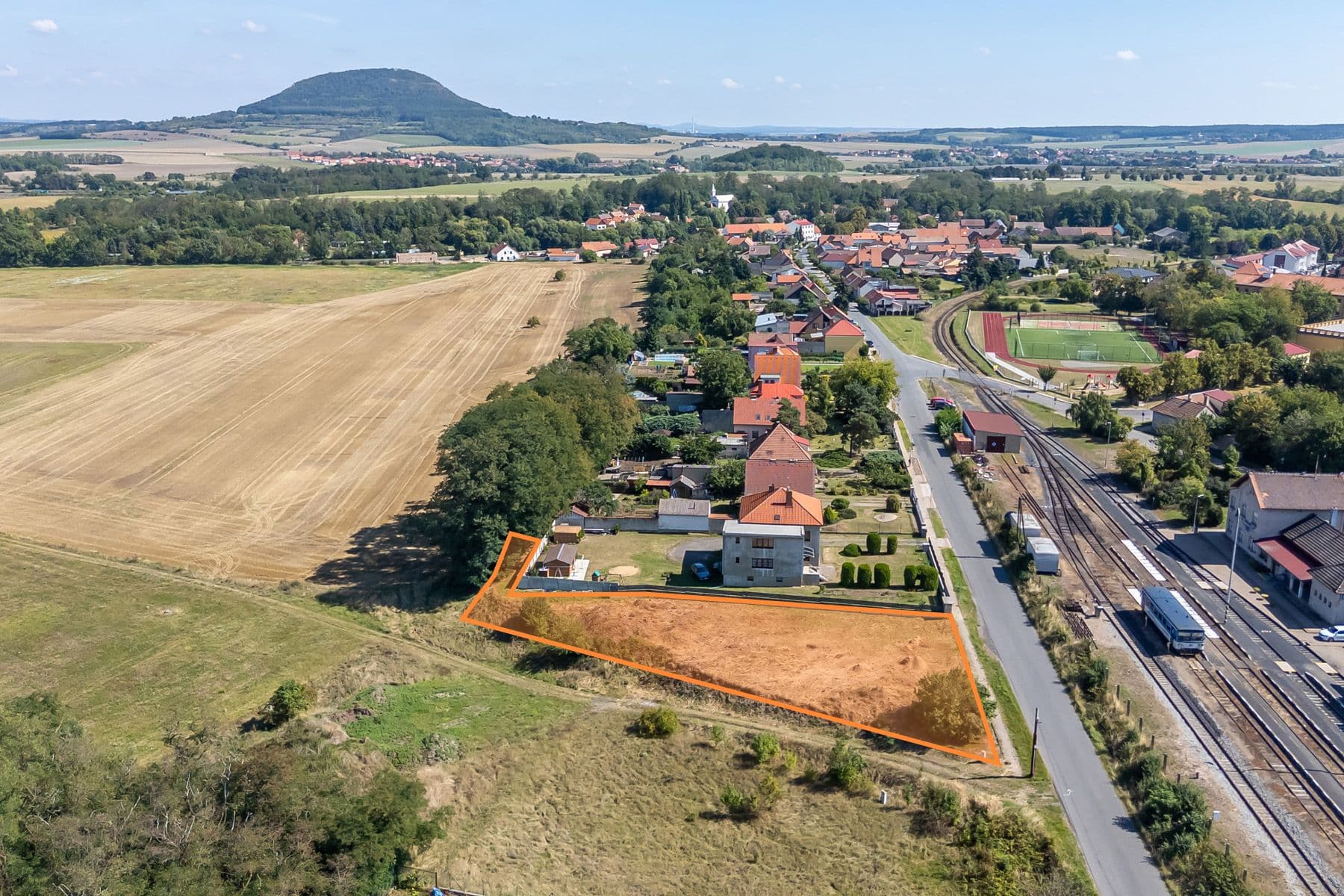 Prodej pozemku 1.528 m², Straškov-Vodochody, Ústecký kraj Prodej pozemku 1.528 m², Straškov-Vodochody, Ústecký kraj