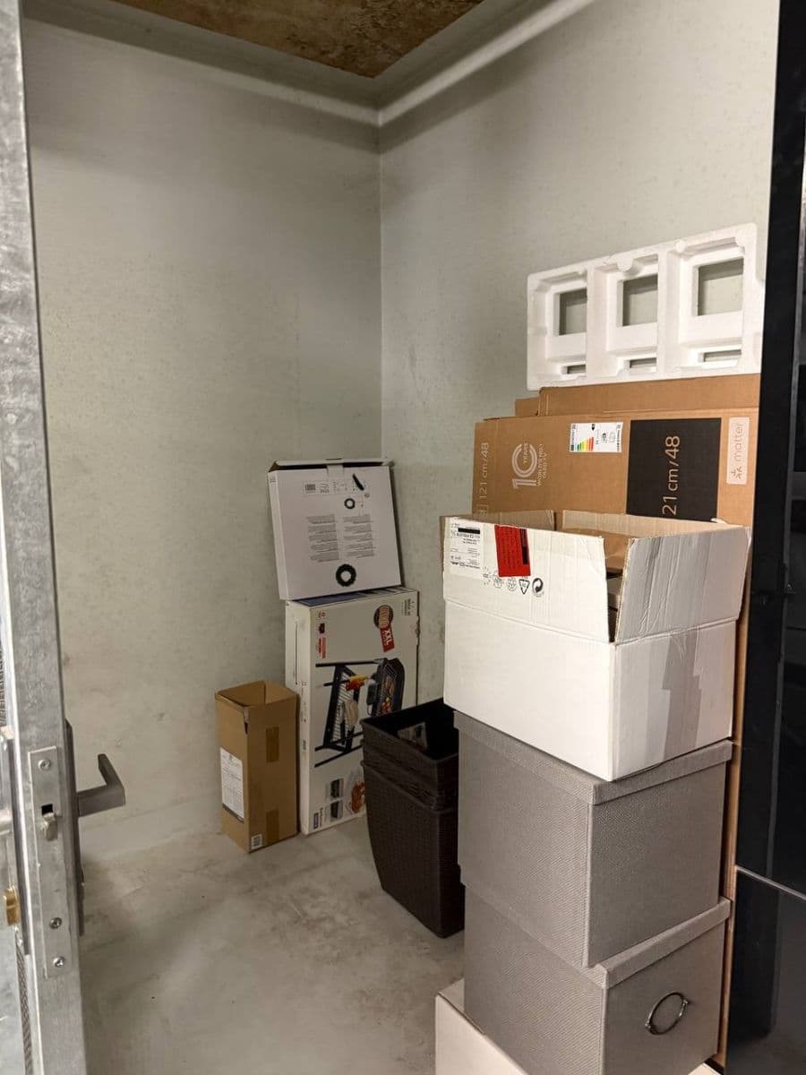 Pronájem garáže 14 m², Nobelova, Praha, Praha Pronájem garáže 14 m², Nobelova, Praha, Praha