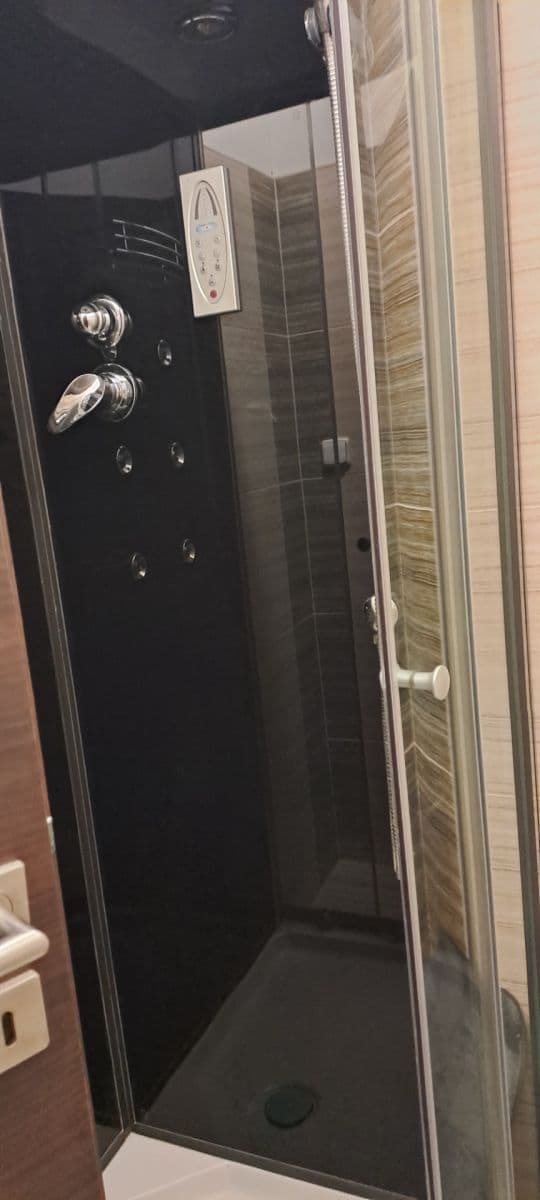 Pronájem nebytového prostoru 120 m², Holohlavy, Královéhradecký kraj Pronájem nebytového prostoru 120 m², Holohlavy, Královéhradecký kraj