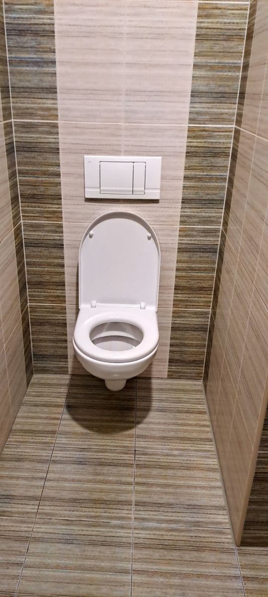 Pronájem nebytového prostoru 120 m², Holohlavy, Královéhradecký kraj Pronájem nebytového prostoru 120 m², Holohlavy, Královéhradecký kraj