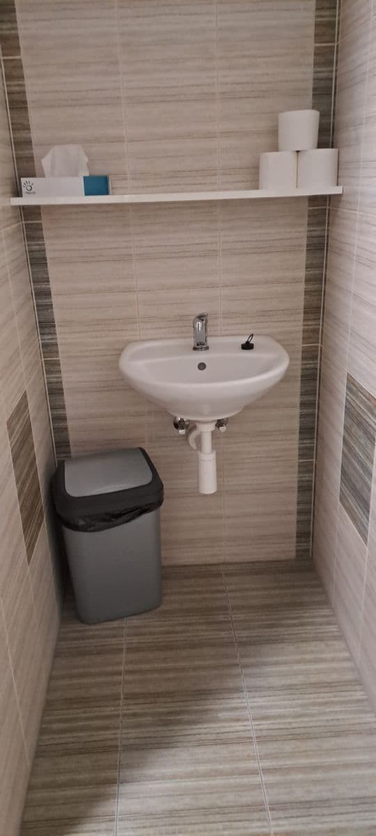 Pronájem nebytového prostoru 120 m², Holohlavy, Královéhradecký kraj Pronájem nebytového prostoru 120 m², Holohlavy, Královéhradecký kraj