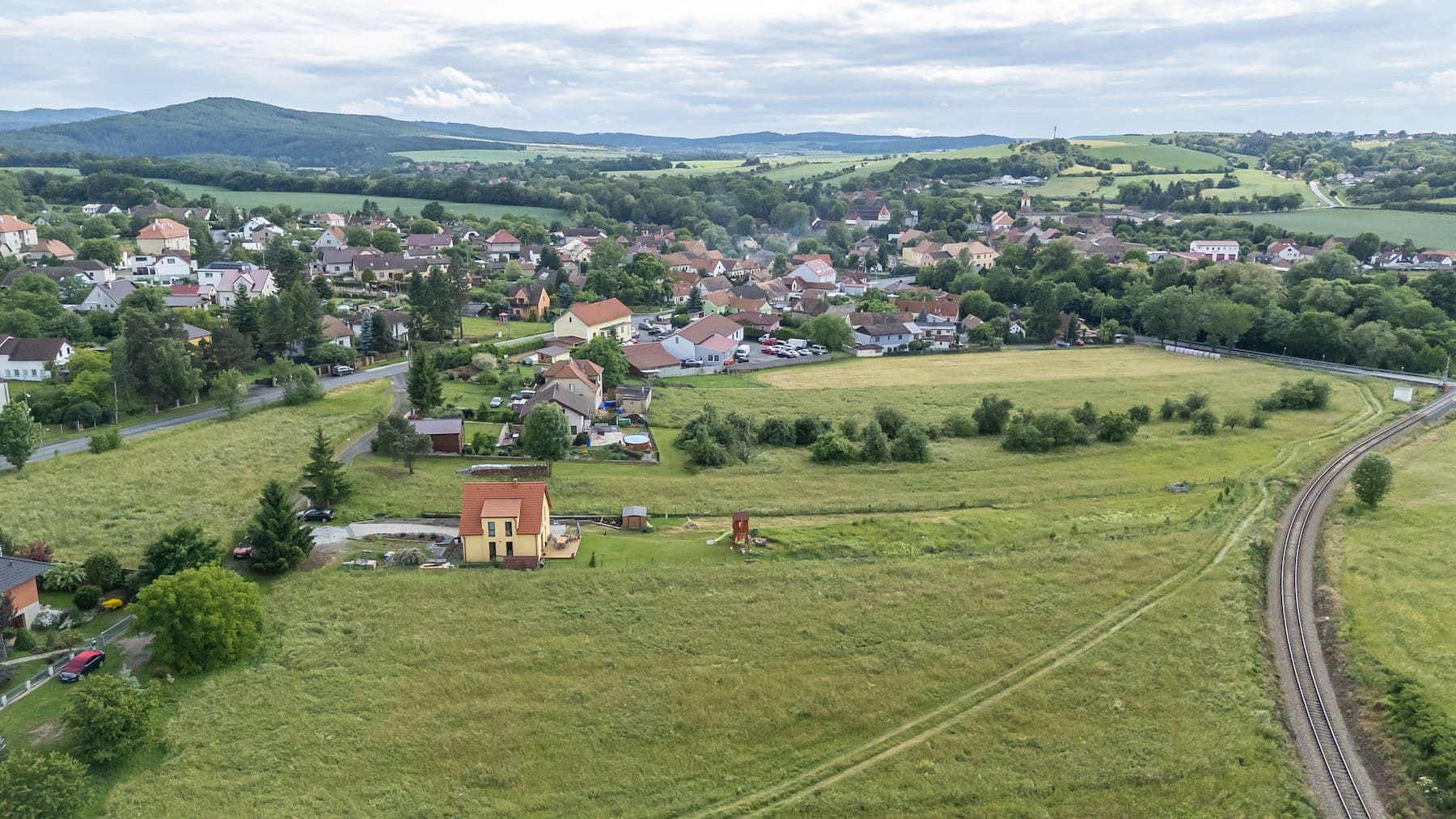 Prodej pozemku 2.625 m², Lochovice, Středočeský kraj Prodej pozemku 2.625 m², Lochovice, Středočeský kraj