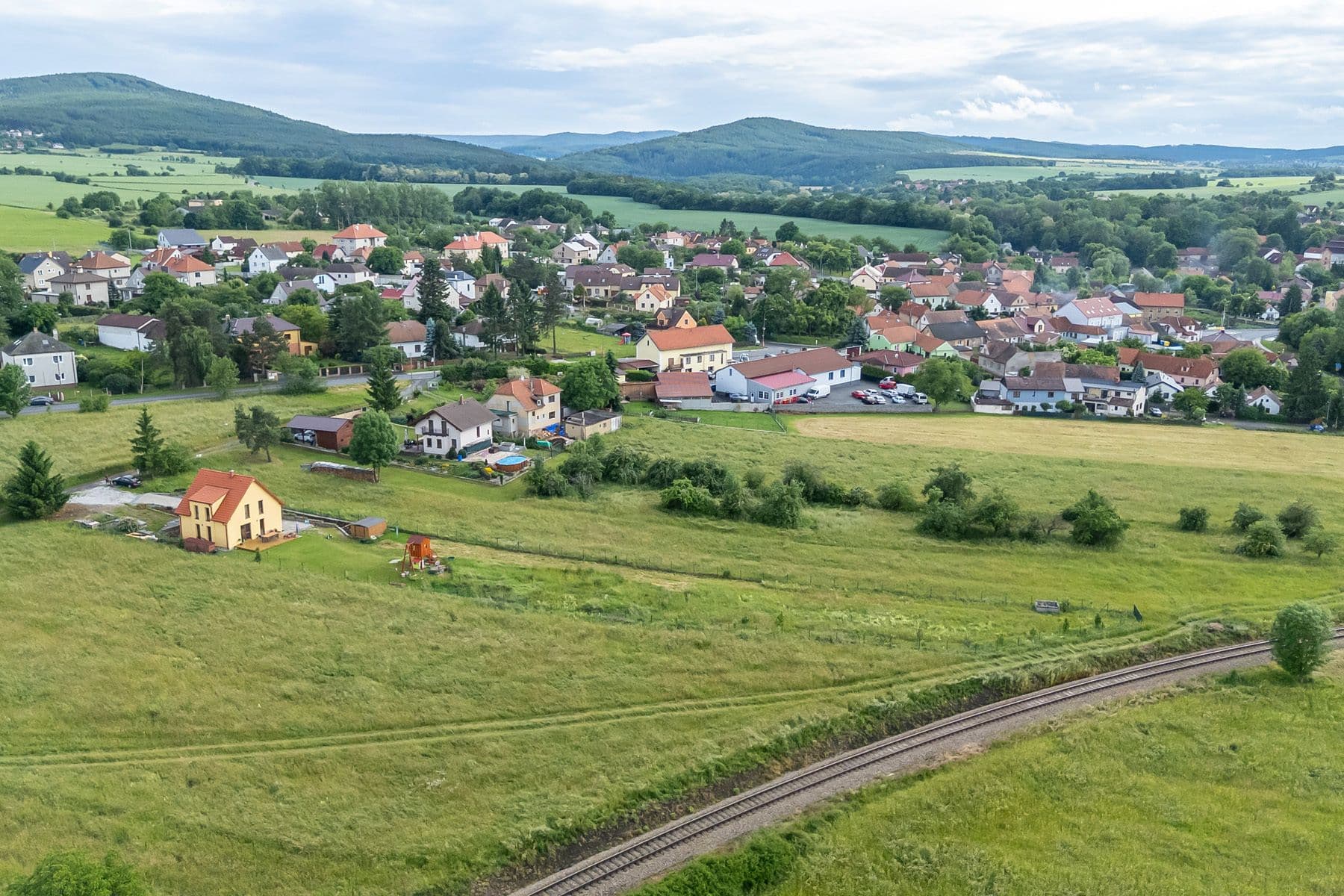 Prodej pozemku 2.625 m², Lochovice, Středočeský kraj Prodej pozemku 2.625 m², Lochovice, Středočeský kraj