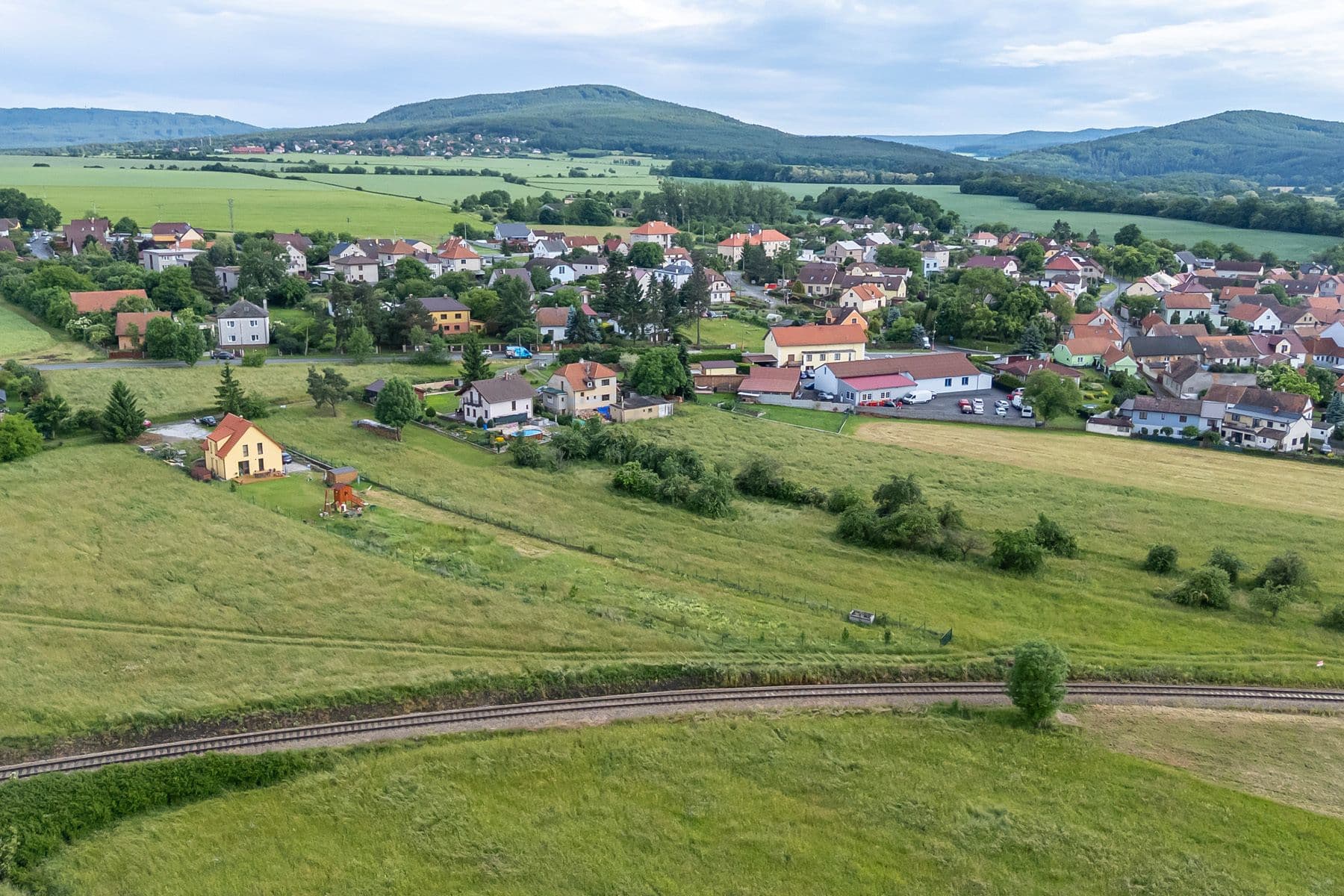 Prodej pozemku 2.625 m², Lochovice, Středočeský kraj Prodej pozemku 2.625 m², Lochovice, Středočeský kraj