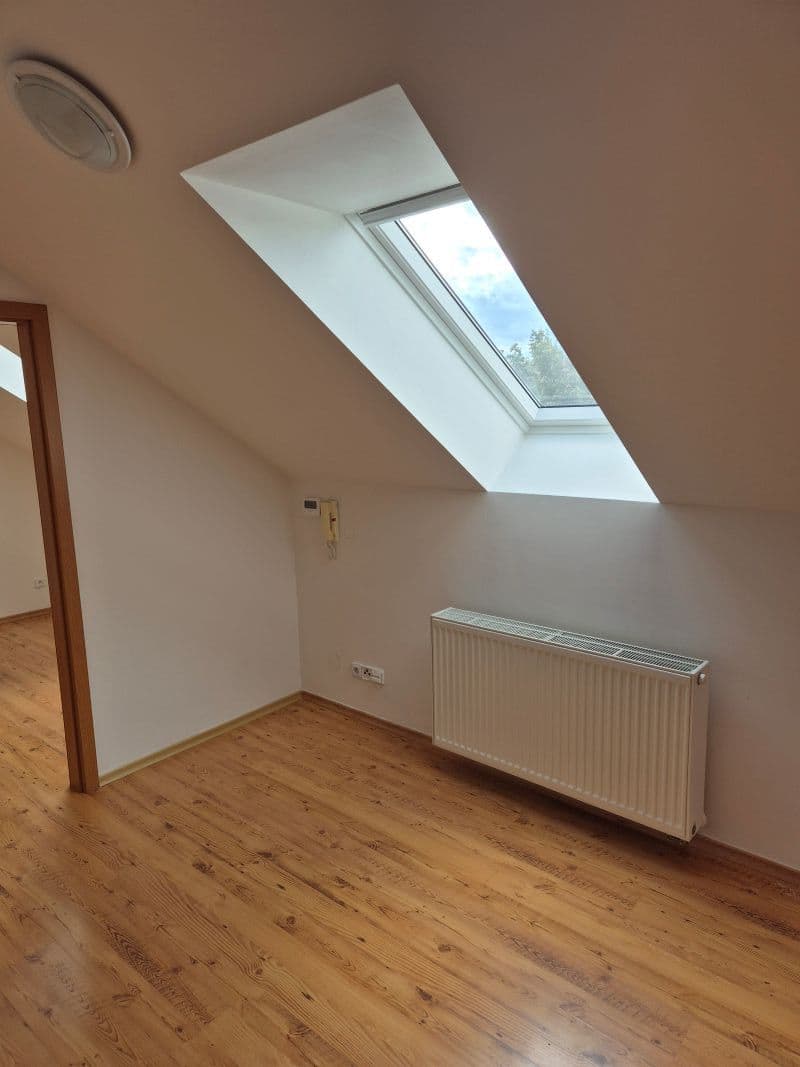 Pronájem bytu 2+kk 40 m², Cornovova, Brno, Jihomoravský kraj Pronájem bytu 2+kk 40 m², Cornovova, Brno, Jihomoravský kraj