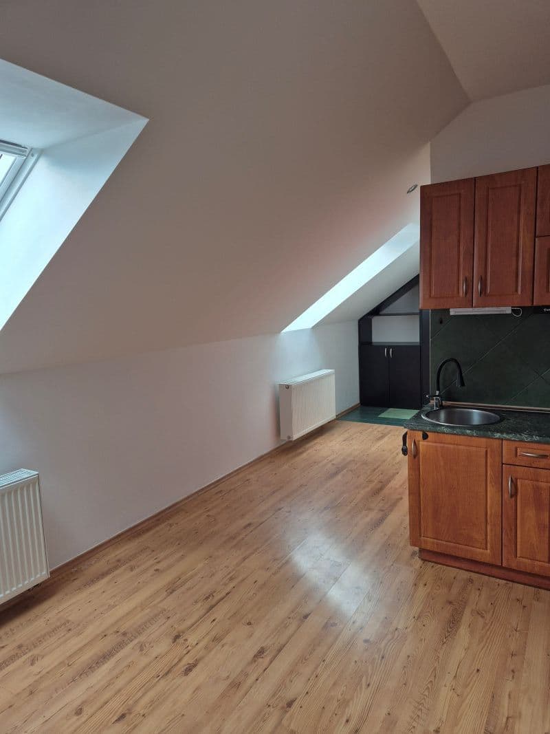 Pronájem bytu 2+kk 40 m², Cornovova, Brno, Jihomoravský kraj Pronájem bytu 2+kk 40 m², Cornovova, Brno, Jihomoravský kraj