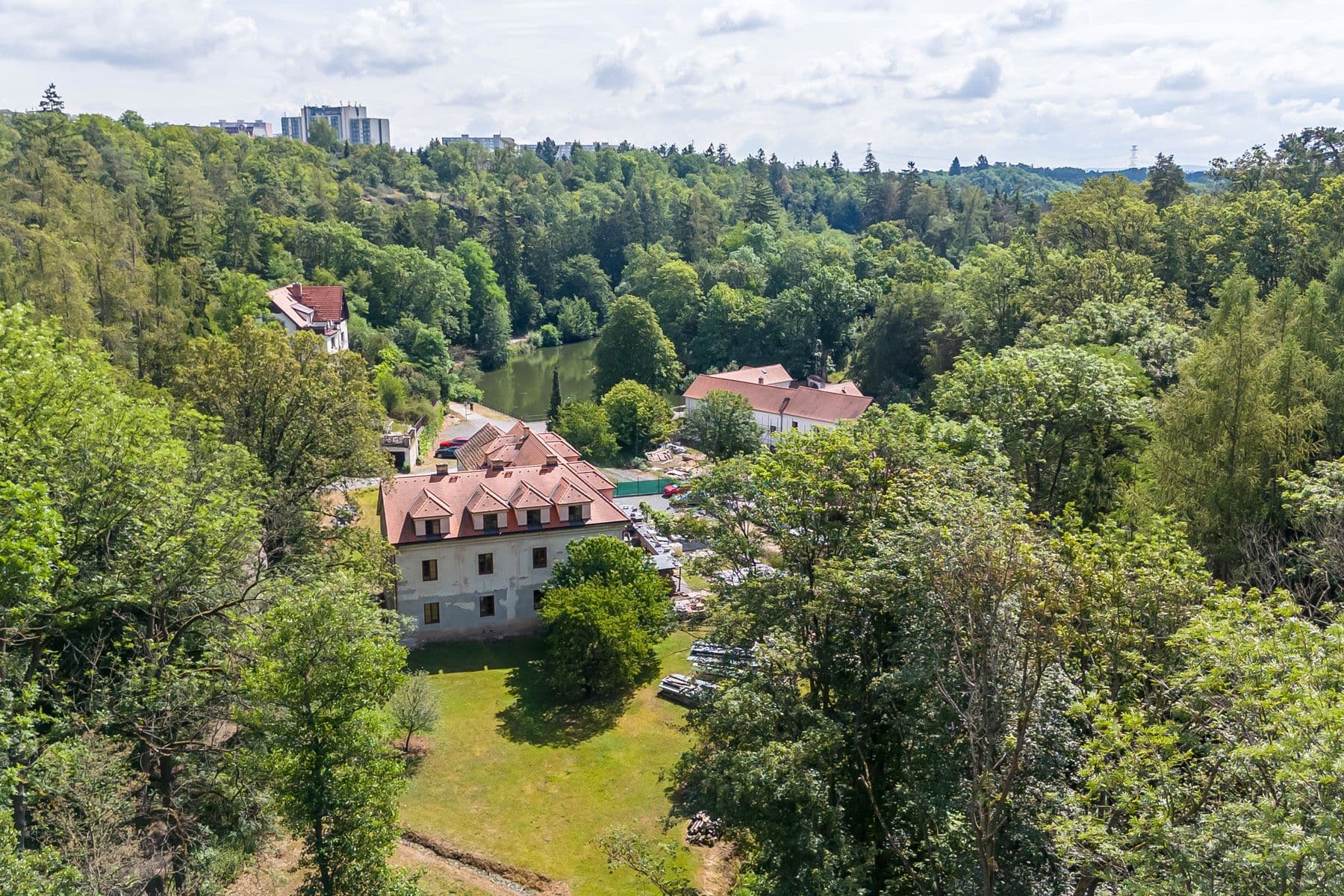 Prodej domu 1.009 m², pozemek 3.687 m², K Borovíčku, Praha, Praha Prodej domu 1.009 m², pozemek 3.687 m², K Borovíčku, Praha, Praha