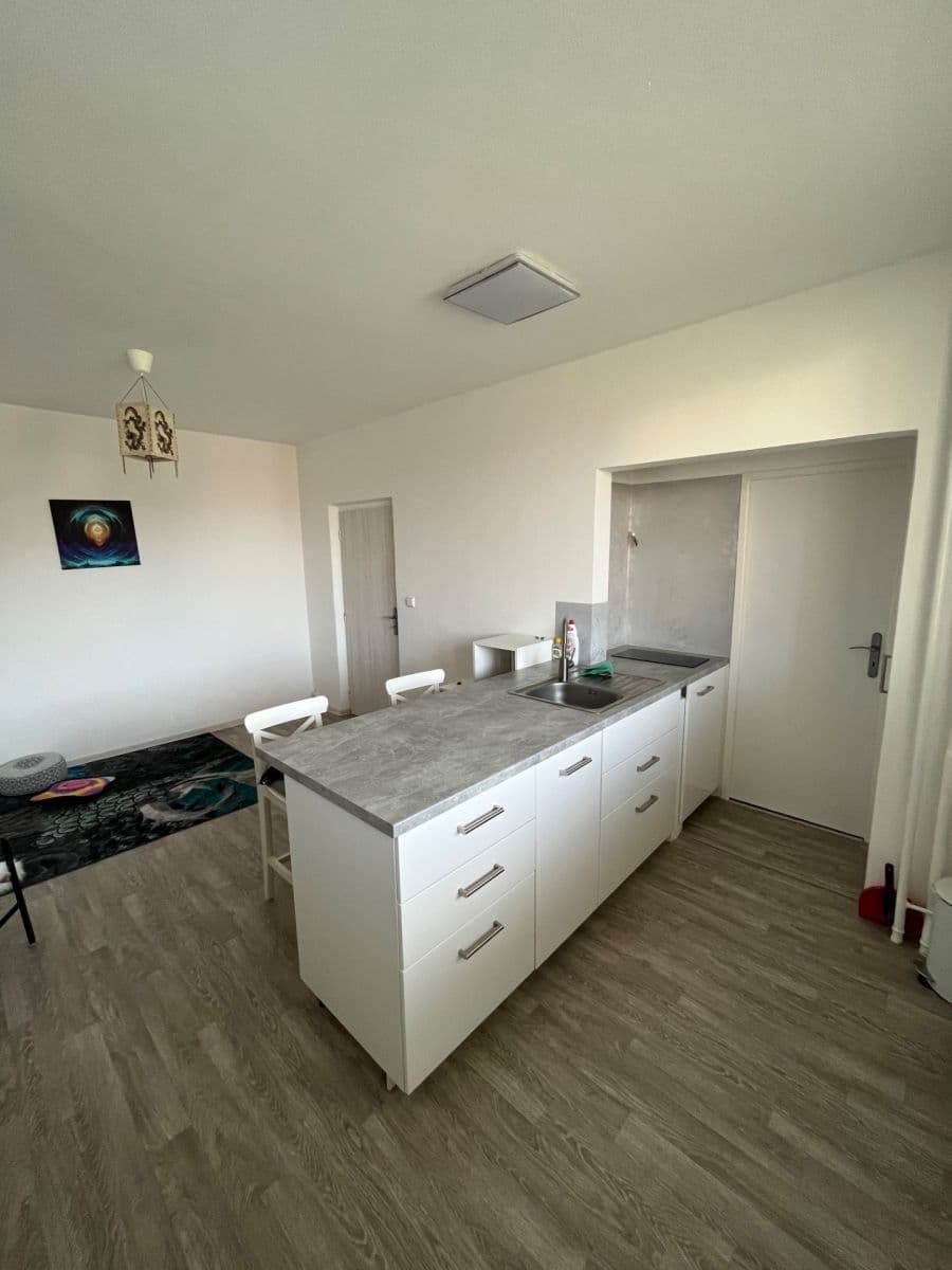 Pronájem bytu 3+kk 72 m², Masarykovo nám., Hustopeče, Jihomoravský kraj Pronájem bytu 3+kk 72 m², Masarykovo nám., Hustopeče, Jihomoravský kraj