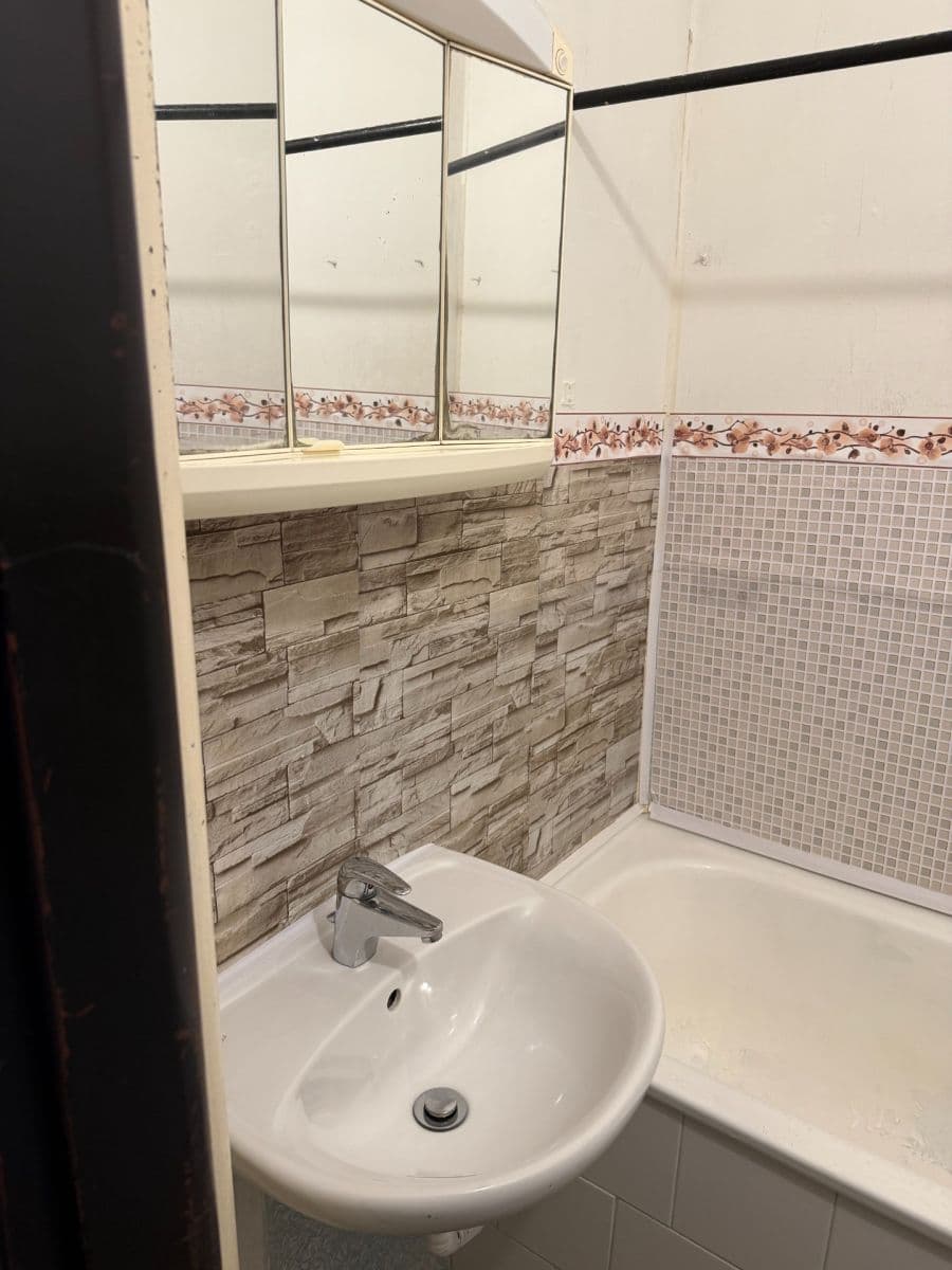 Prodej bytu 2+1 62 m², Úpské nábřeží, Trutnov, Královéhradecký kraj Prodej bytu 2+1 62 m², Úpské nábřeží, Trutnov, Královéhradecký kraj