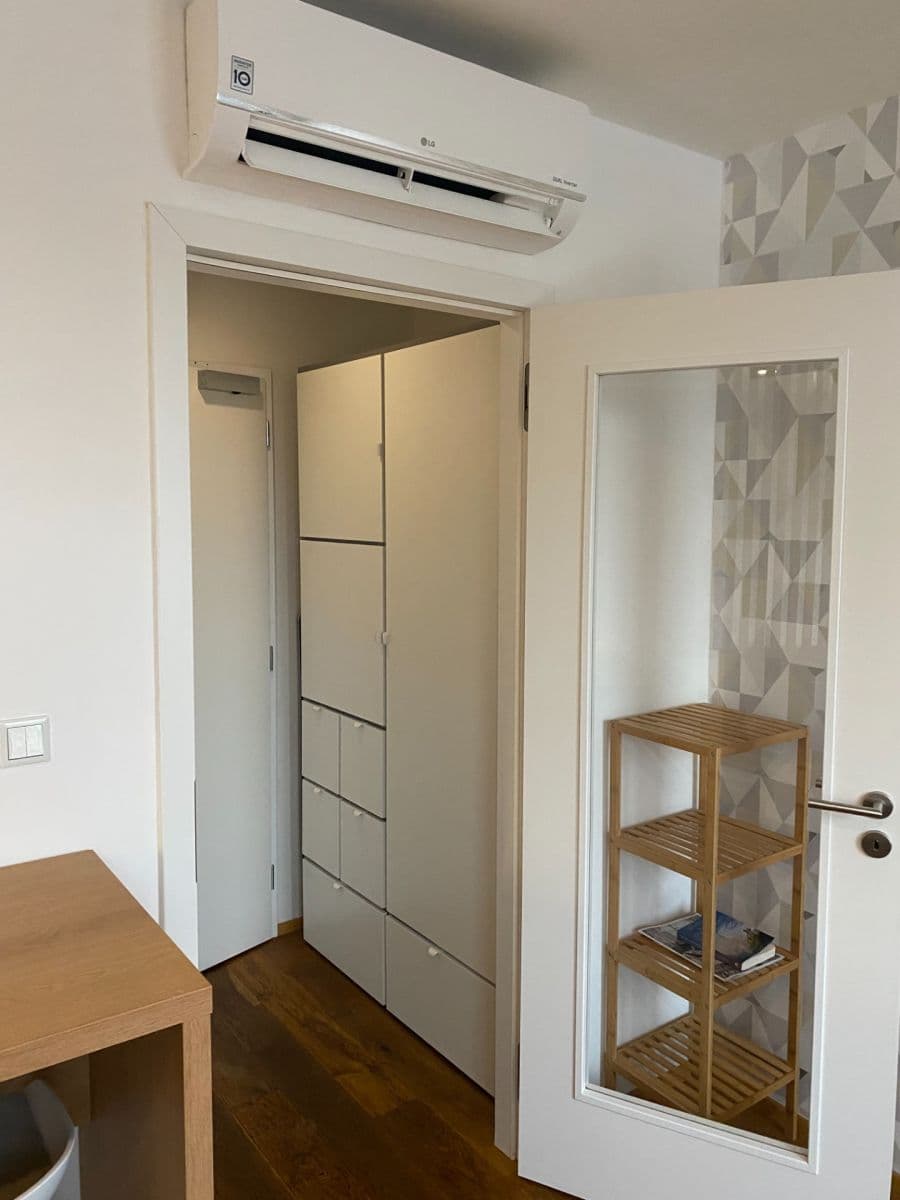 Pronájem bytu 1+kk 26 m², Perucká, Praha, Praha Pronájem bytu 1+kk 26 m², Perucká, Praha, Praha