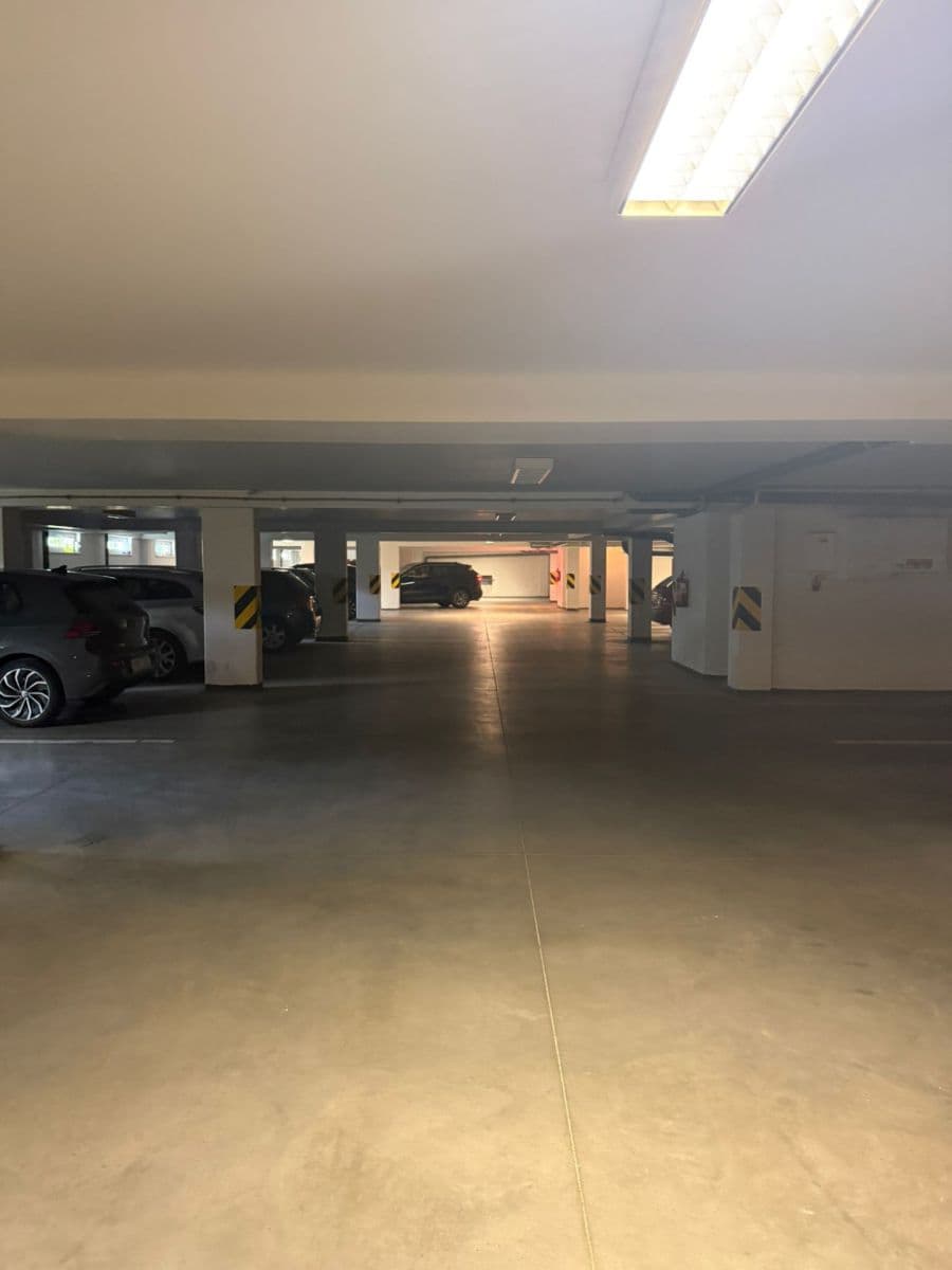 Pronájem garáže 15 m², K Sadu, Praha, Praha Pronájem garáže 15 m², K Sadu, Praha, Praha