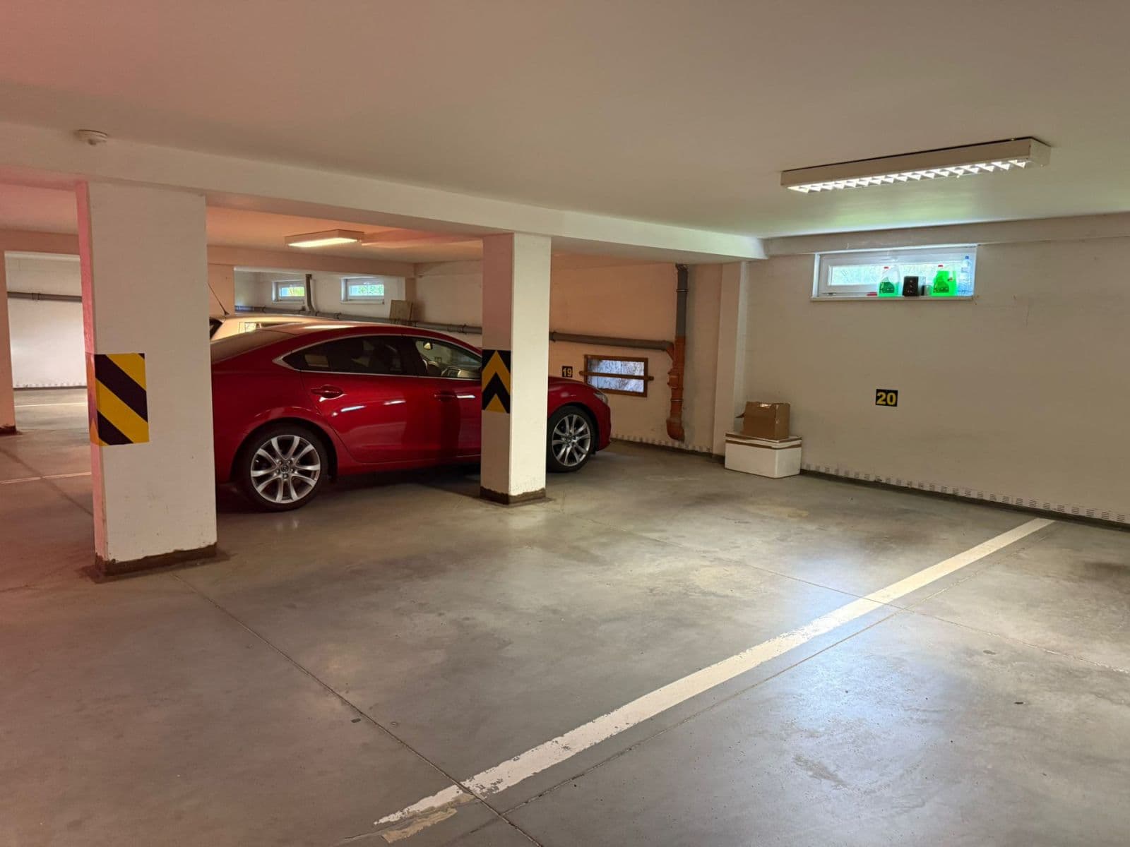 Pronájem garáže 15 m², K Sadu, Praha, Praha Pronájem garáže 15 m², K Sadu, Praha, Praha