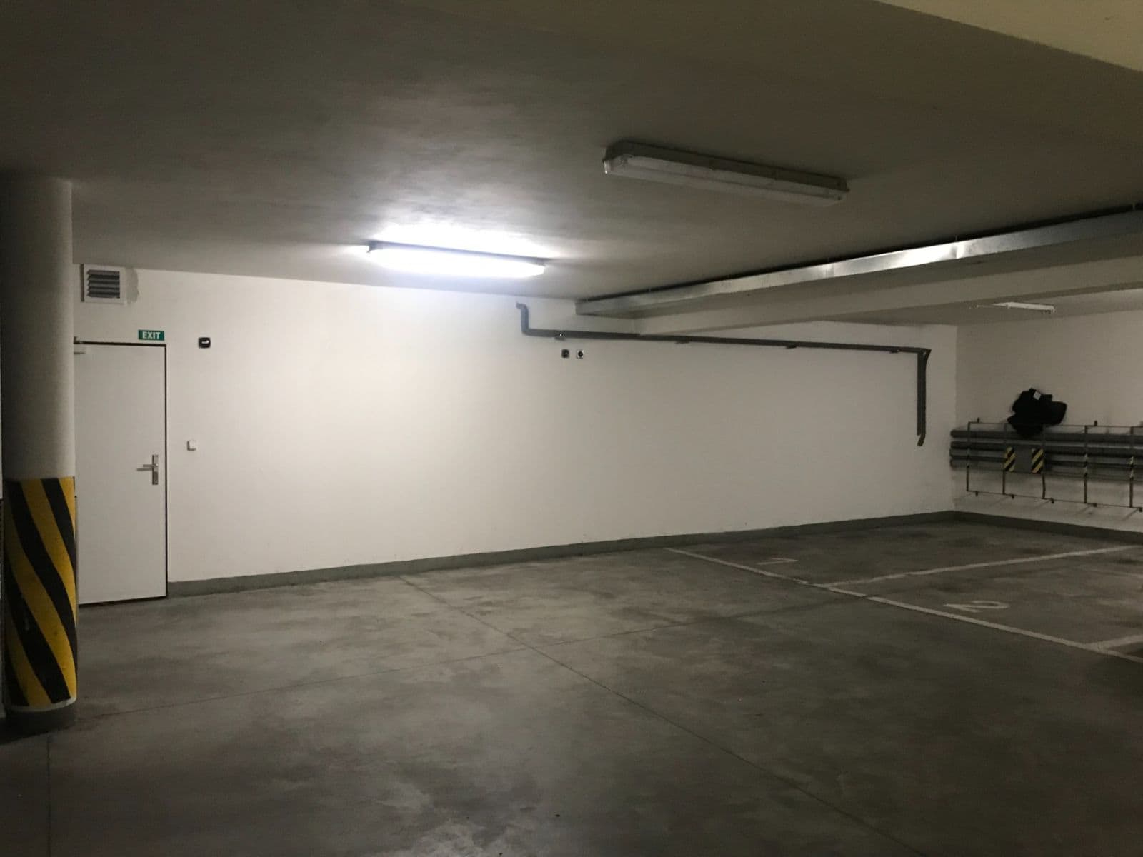 Pronájem garáže 15 m², Nad Vavrouškou, Praha, Praha Pronájem garáže 15 m², Nad Vavrouškou, Praha, Praha