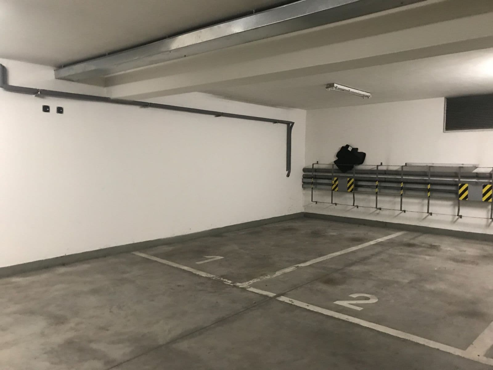 Pronájem garáže 15 m², Nad Vavrouškou, Praha, Praha Pronájem garáže 15 m², Nad Vavrouškou, Praha, Praha