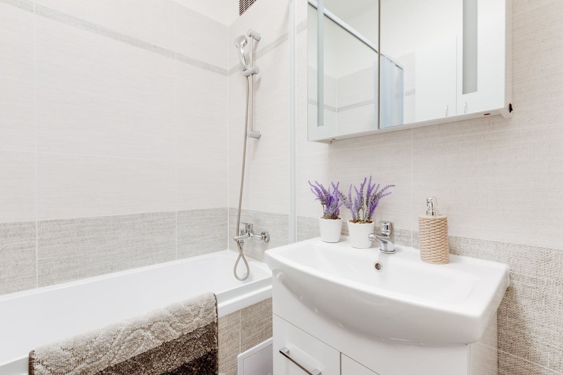 Pronájem bytu 2+1 53 m², Jeremenkova, Praha, Praha Pronájem bytu 2+1 53 m², Jeremenkova, Praha, Praha