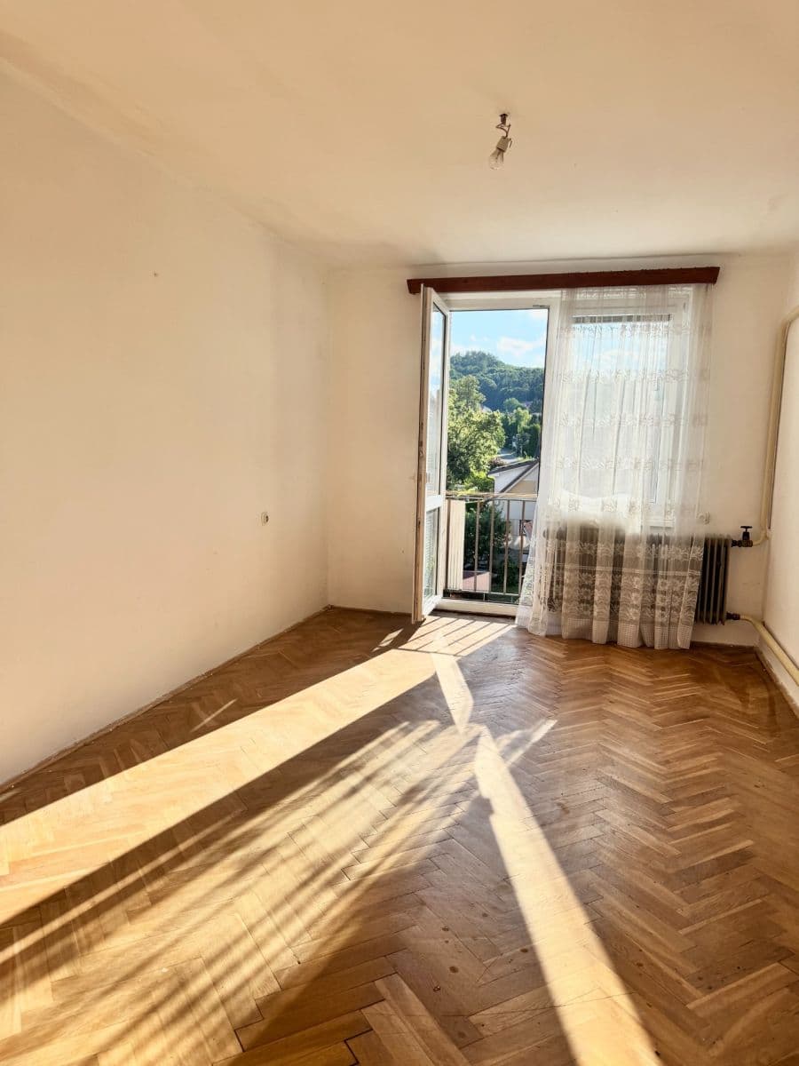 Prodej bytu 3+1 90 m², Na Potůčku, Sedlčany, Středočeský kraj Prodej bytu 3+1 90 m², Na Potůčku, Sedlčany, Středočeský kraj
