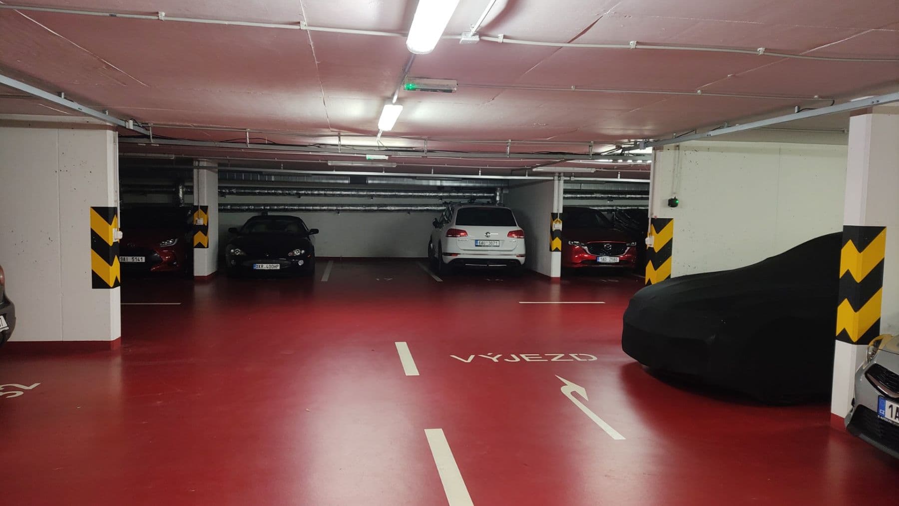 Pronájem garáže 19 m², Pelušková, Praha, Praha Pronájem garáže 19 m², Pelušková, Praha, Praha