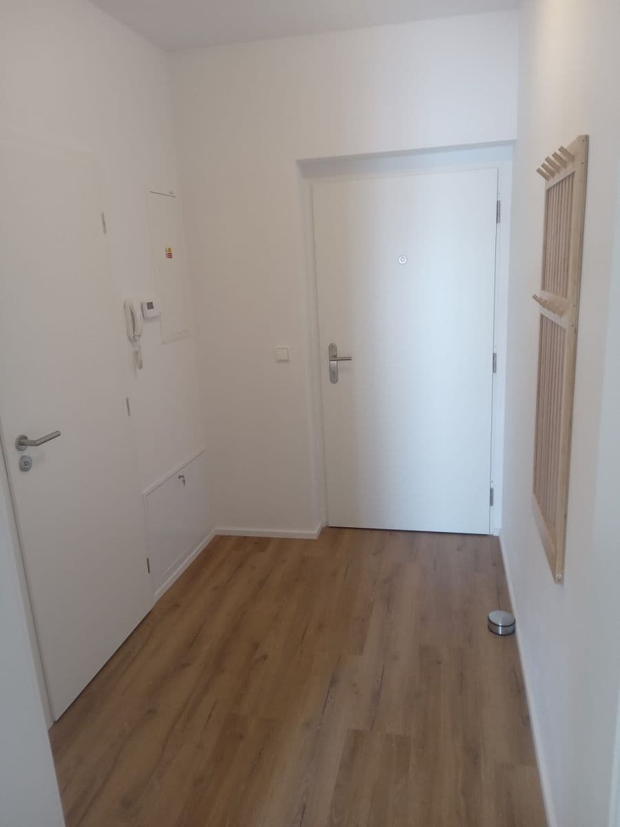 Pronájem bytu 1+kk 30 m², Jarošova, Znojmo, Jihomoravský kraj Pronájem bytu 1+kk 30 m², Jarošova, Znojmo, Jihomoravský kraj