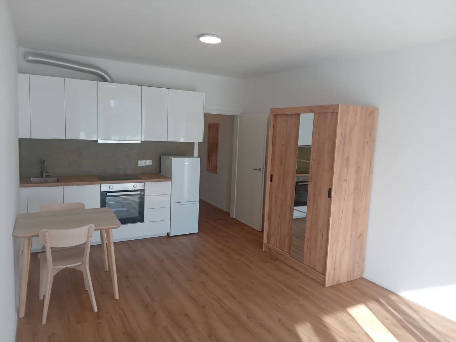 Pronájem bytu 1+kk 30 m², Jarošova, Znojmo, Jihomoravský kraj Pronájem bytu 1+kk 30 m², Jarošova, Znojmo, Jihomoravský kraj