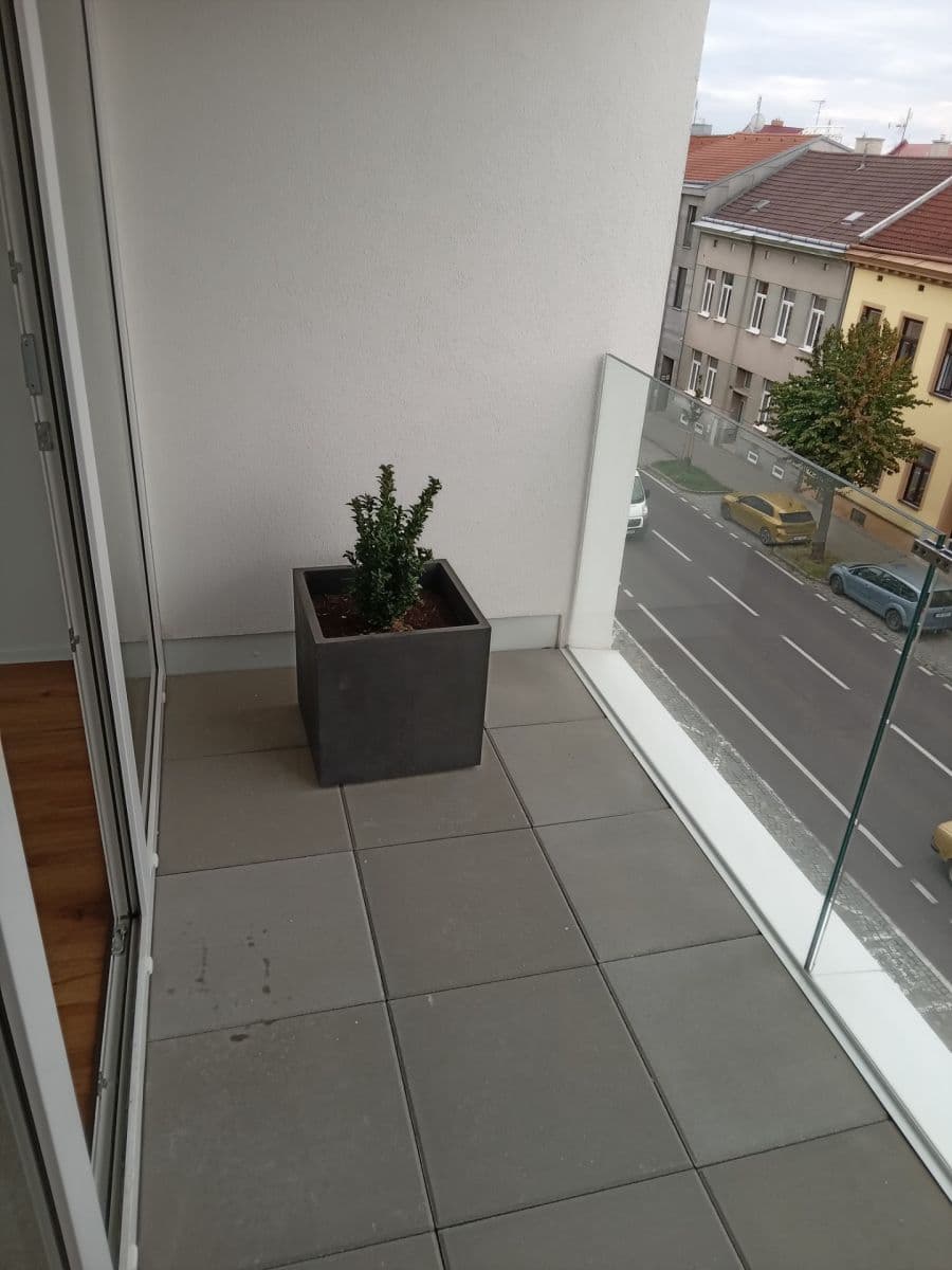 Pronájem bytu 1+kk 30 m², Jarošova, Znojmo, Jihomoravský kraj Pronájem bytu 1+kk 30 m², Jarošova, Znojmo, Jihomoravský kraj