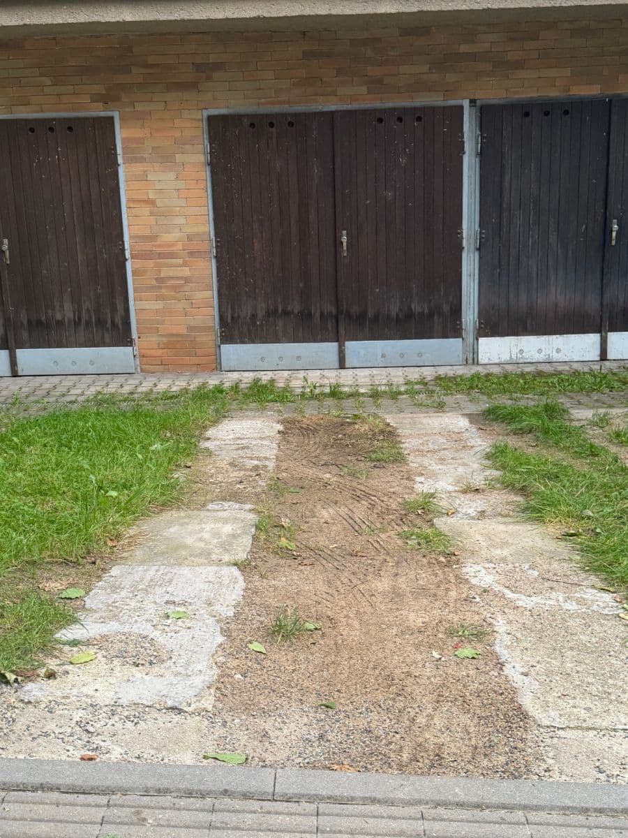 Pronájem garáže 18 m², Třešňová, Brno, Jihomoravský kraj Pronájem garáže 18 m², Třešňová, Brno, Jihomoravský kraj