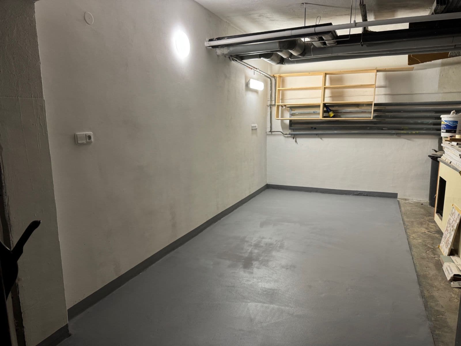 Pronájem garáže 18 m², Třešňová, Brno, Jihomoravský kraj Pronájem garáže 18 m², Třešňová, Brno, Jihomoravský kraj